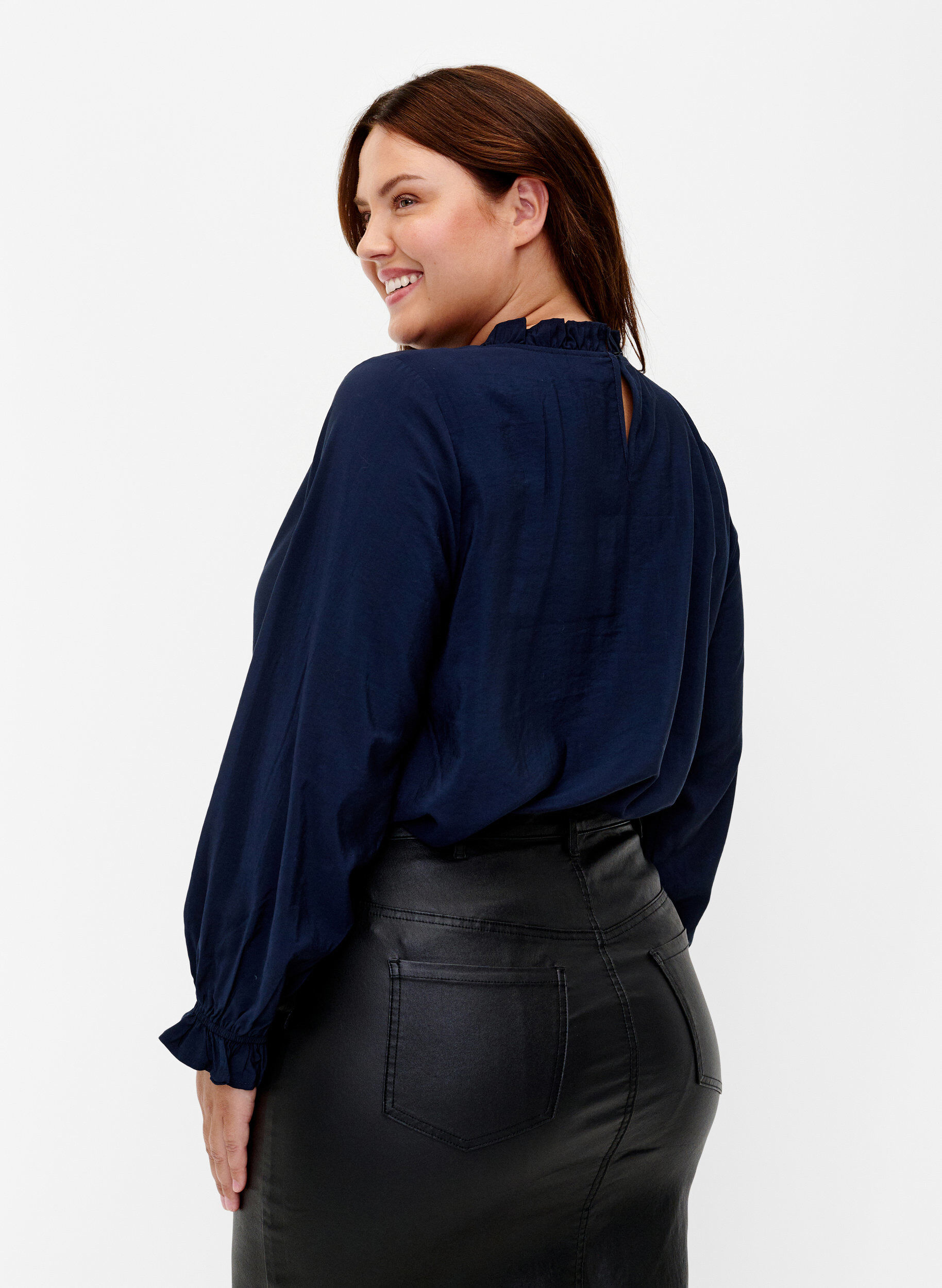 Zizzi Pitk&auml;hihainen viskoosipusero r&ouml;yhel&ouml;ill&auml;, Total Eclipse, Model image number 1