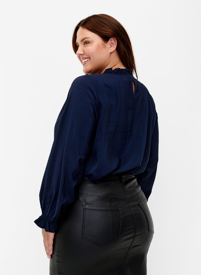 Pitkähihainen viskoosipusero röyhelöillä, Total Eclipse, Model image number 1