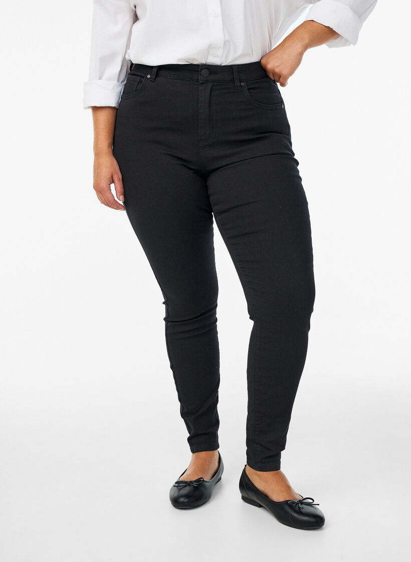Amy korkea vy&ouml;t&auml;r&ouml;iset super slim fit -farkut, Musta, Model image number 2