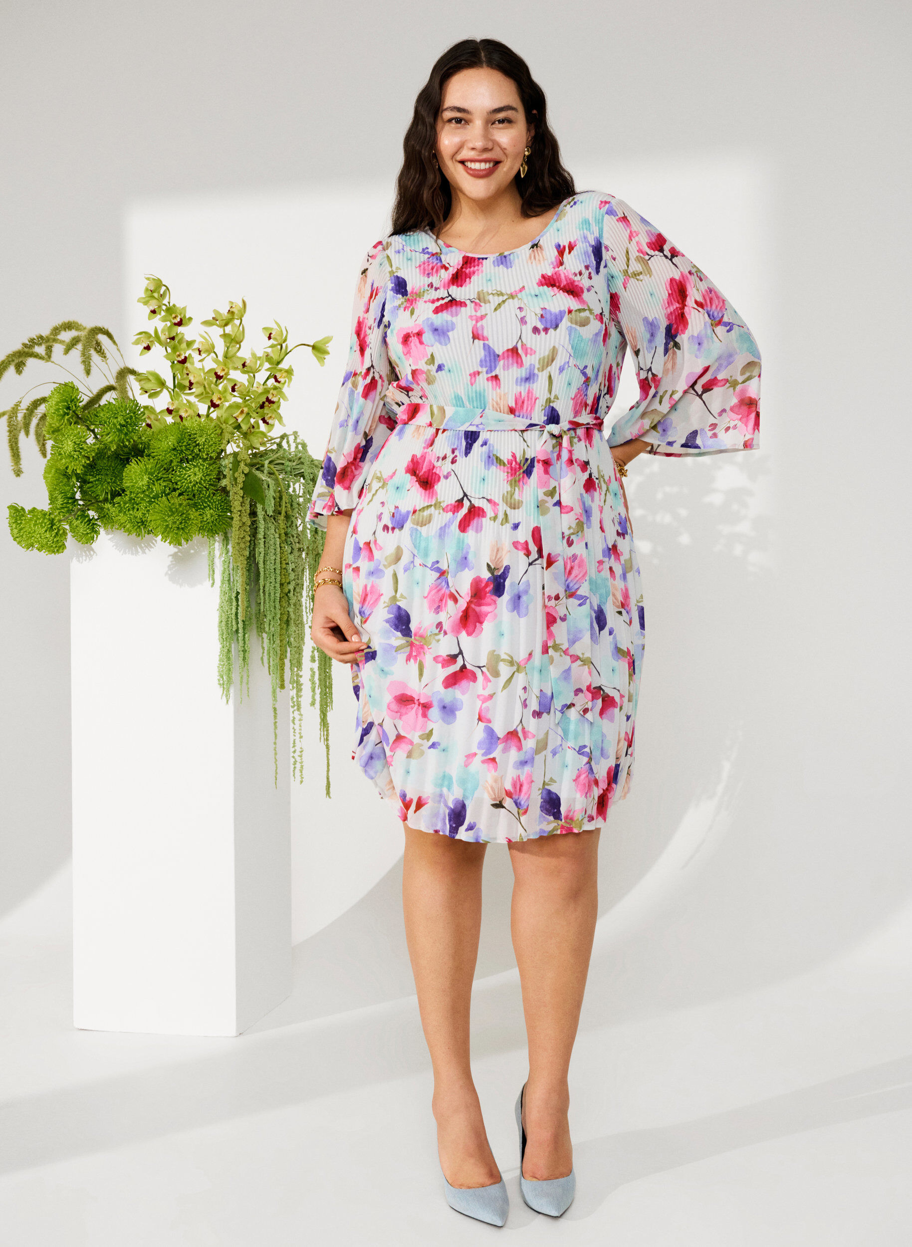 Zizzi Pliseerattu mekko nauhalla, White/MultiFlowerAOP, Image image number 0