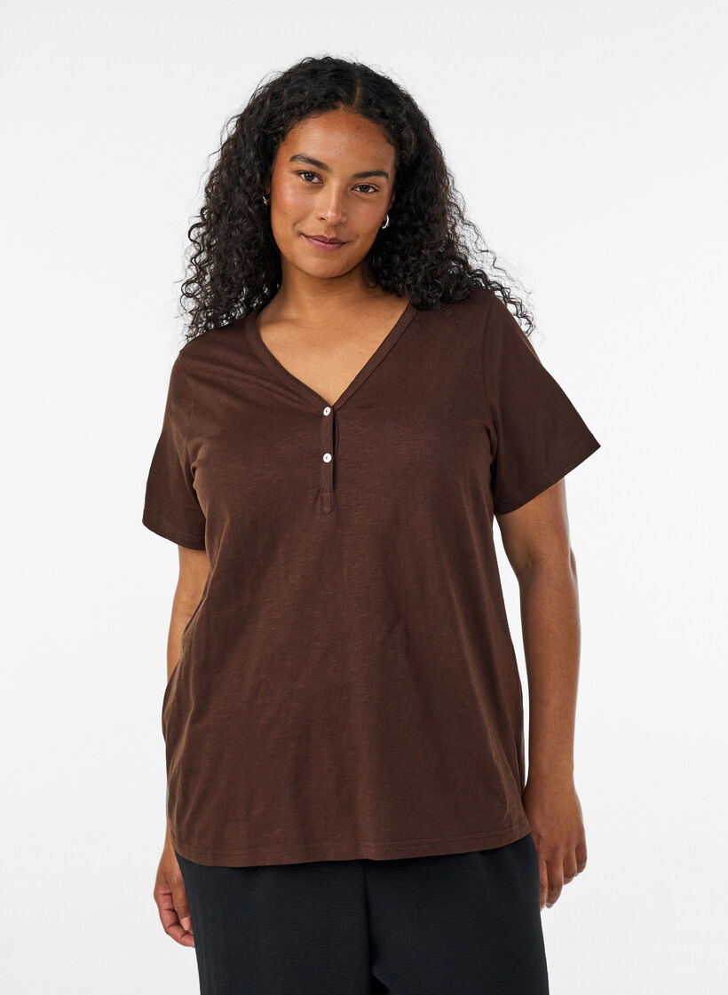 T-paita nappiyksityiskohdilla, Ruskea, Model image number 0