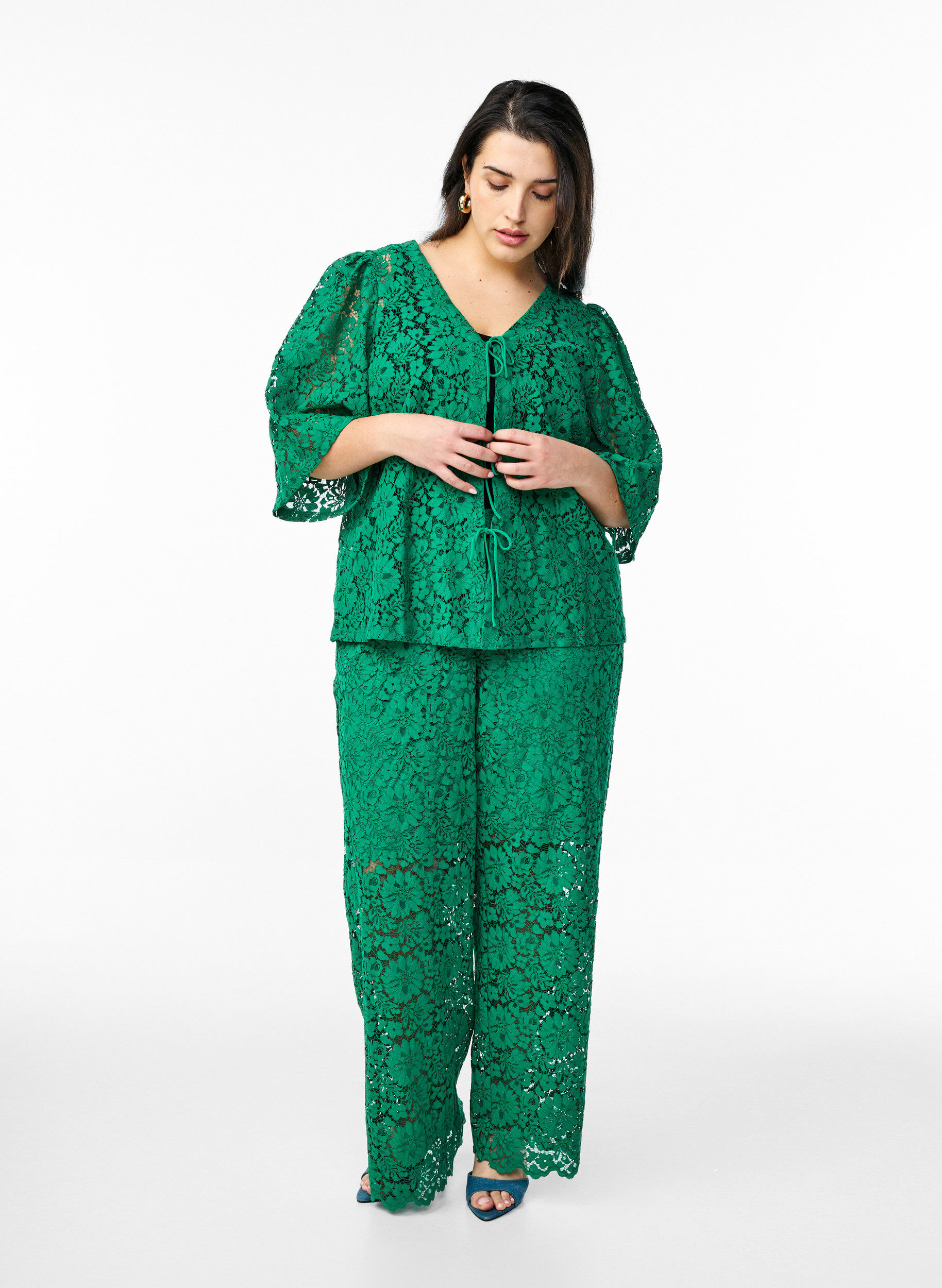 Zizzi Pitsipusero 3/4-hihoilla ja ruseteilla edess&auml;, Vihre&auml;, Model image number 1