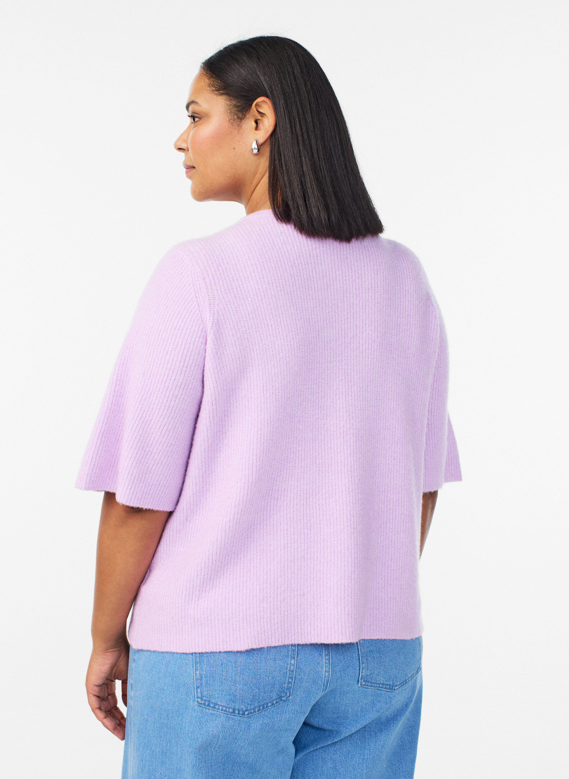 Zizzi Lyhythihainen neuletakki kiilt&auml;vill&auml; pallonapeilla, Violetti, Model image number 2