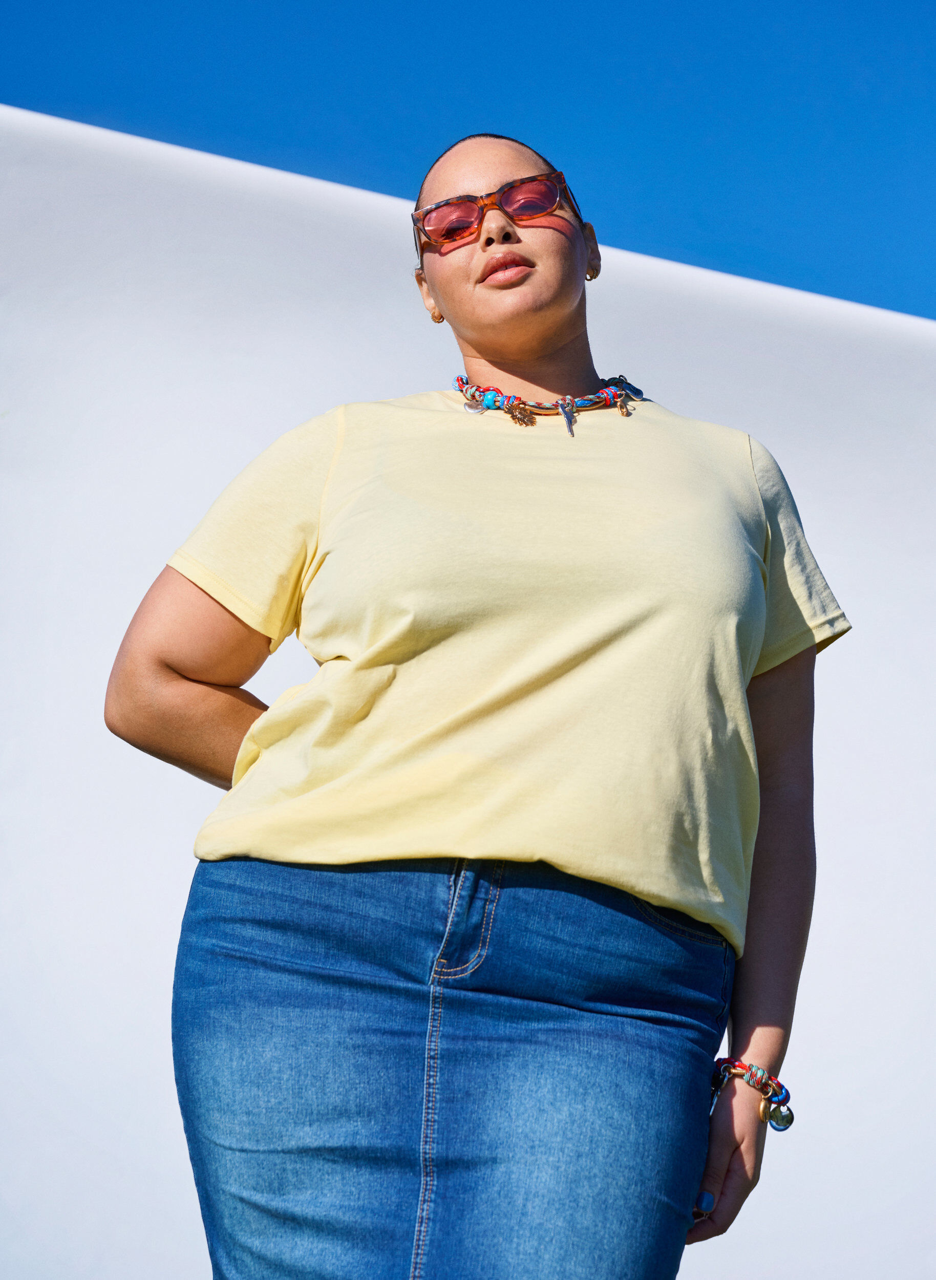 Puuvillainen perus-T-paita, jossa on py&ouml;re&auml; kaula-aukko