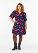 Lyhyt jacquard-kietaisumekko, Black w. Red Rose, Model image number 2