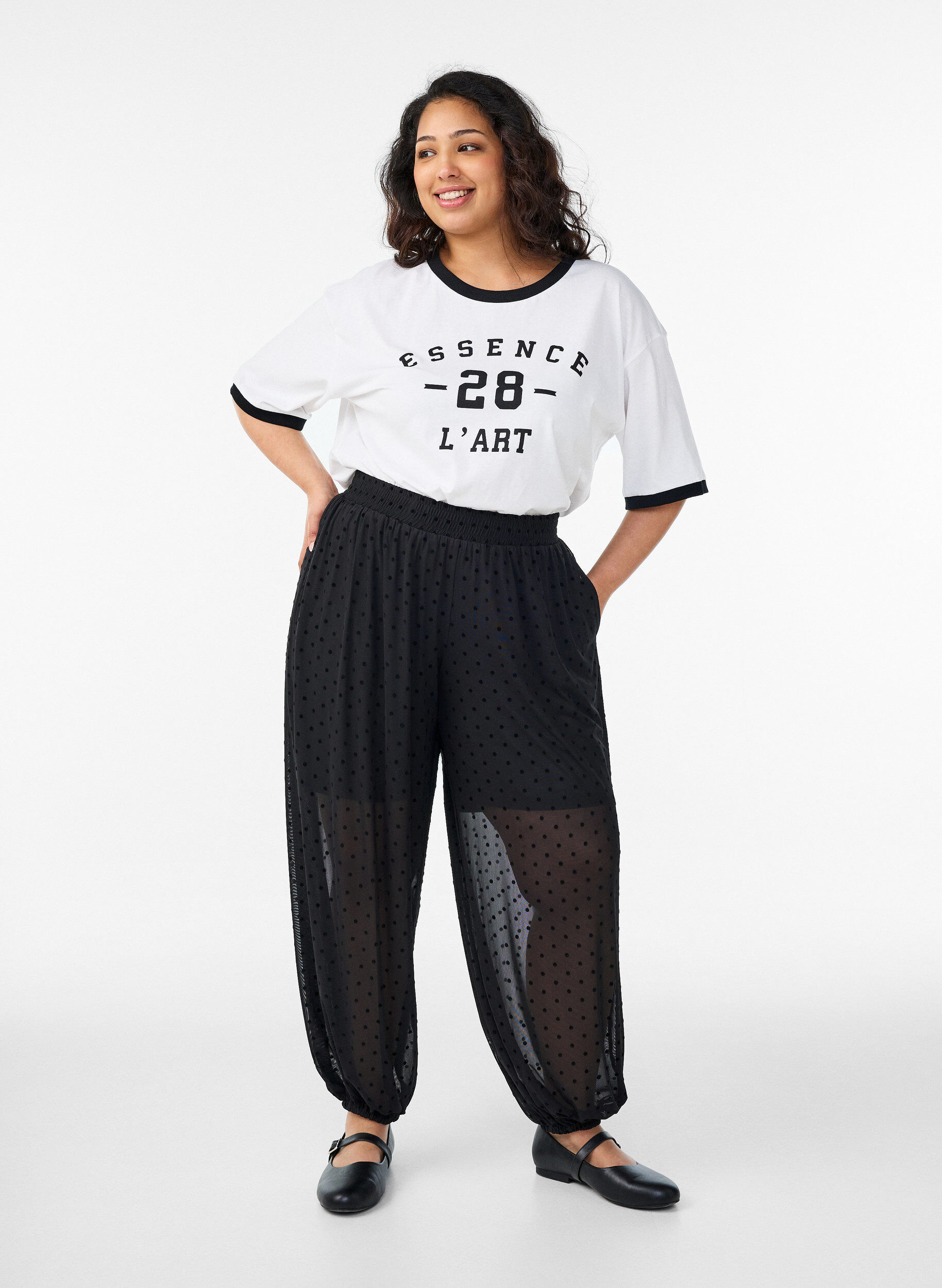 Pallokuviolliset mesh-housut, Musta, Model