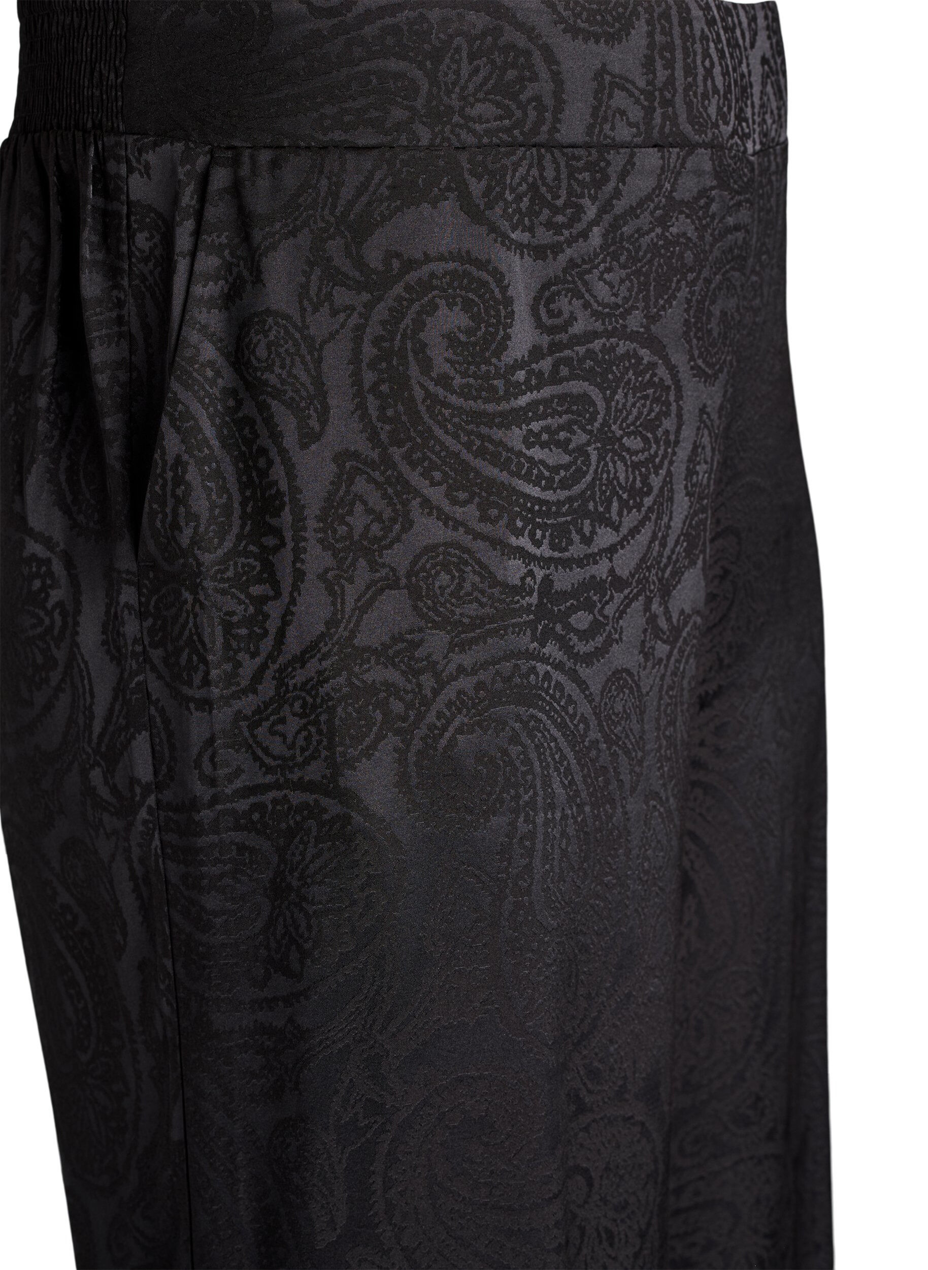 ZizziRennot housut paisley-kuviolla ja korkealla vy&ouml;t&auml;r&ouml;ll&auml;, Musta, Packshot image number 2
