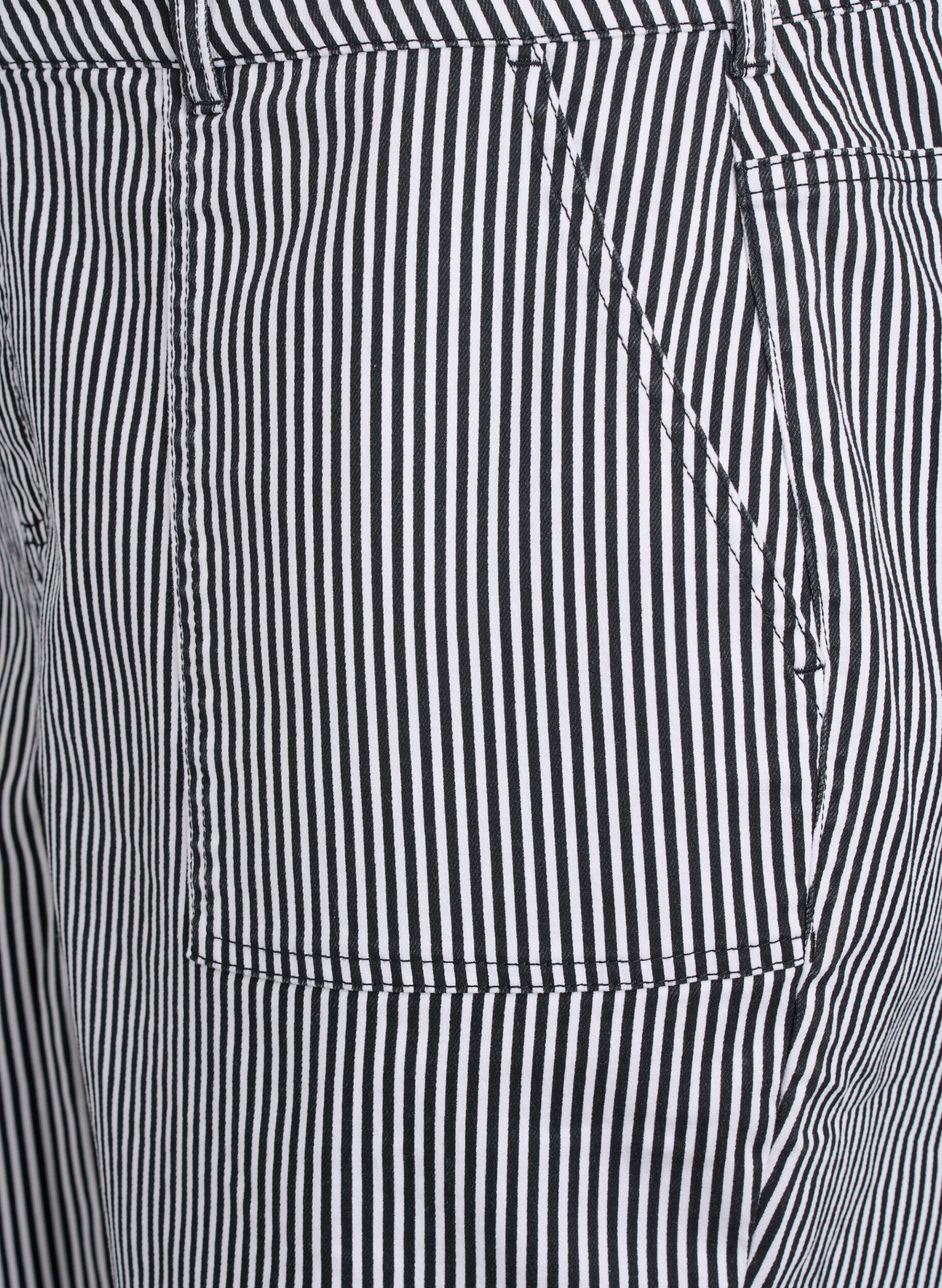 Zizzi Raidalliset bermuda-shortsit korkealla vy&ouml;t&auml;r&ouml;ll&auml;, Musta, Packshot image number 2