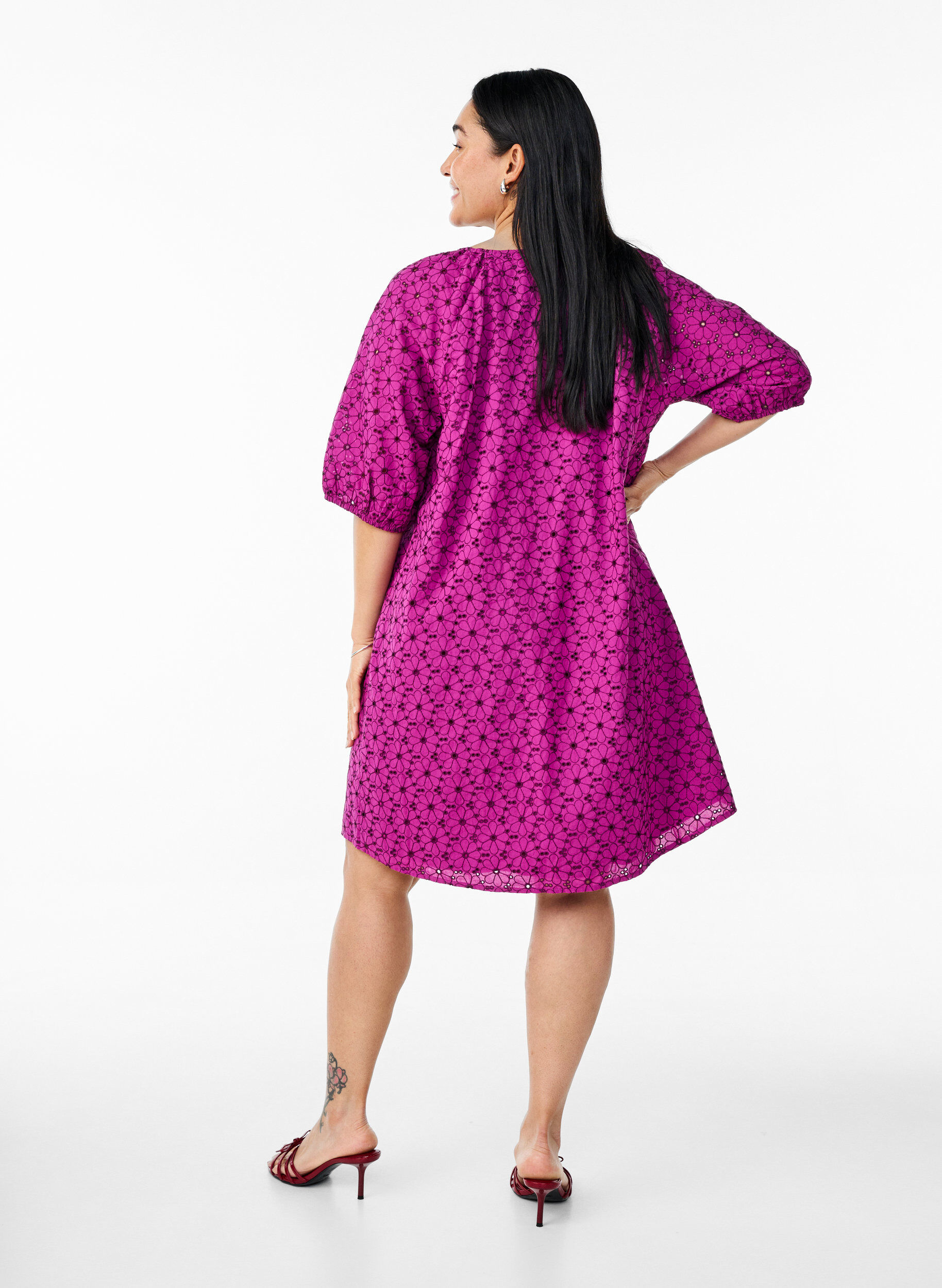 Zizzi Lyhyt mekko kirjailtulla kukkakuviolla, Violetti, Model image number 2