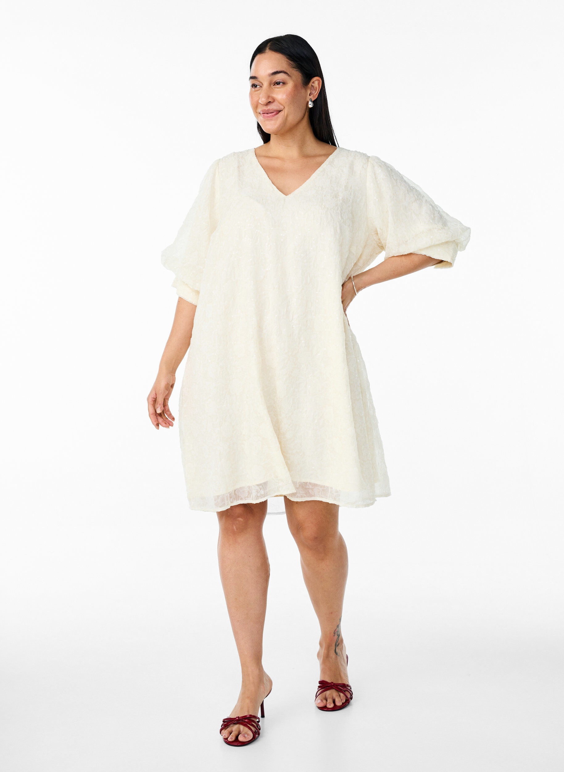 Lyhyt juhlamekko paljeteilla, Vanilja, Model