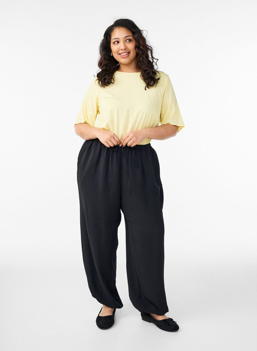 Lyhythihainen kudottu pusero, jossa on py&ouml;re&auml; p&auml;&auml;ntie, Keltainen, Model image number 1