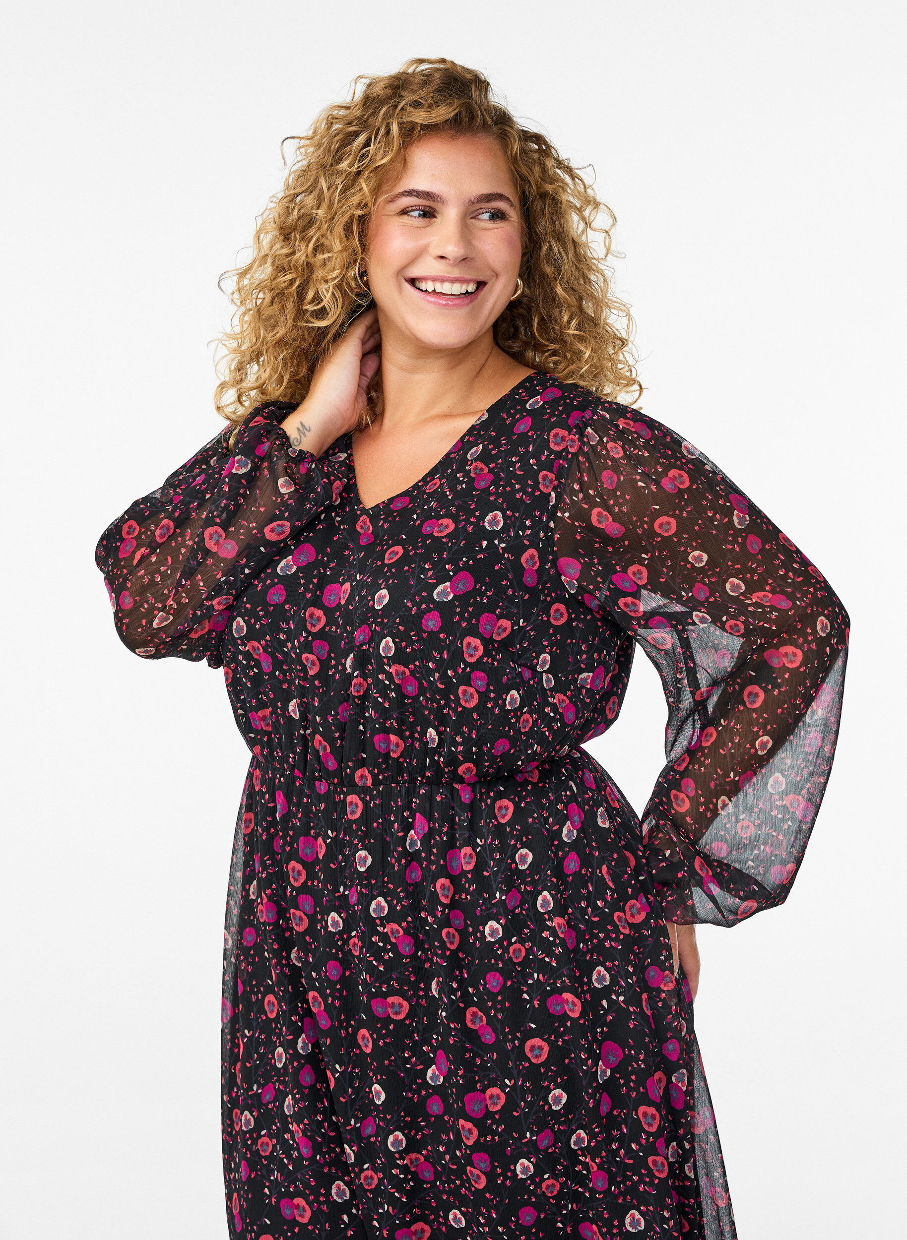 ZizziSifonkimekko kukkaprintill&auml; ja pitkill&auml; hihoilla, Musta, Model image number 2