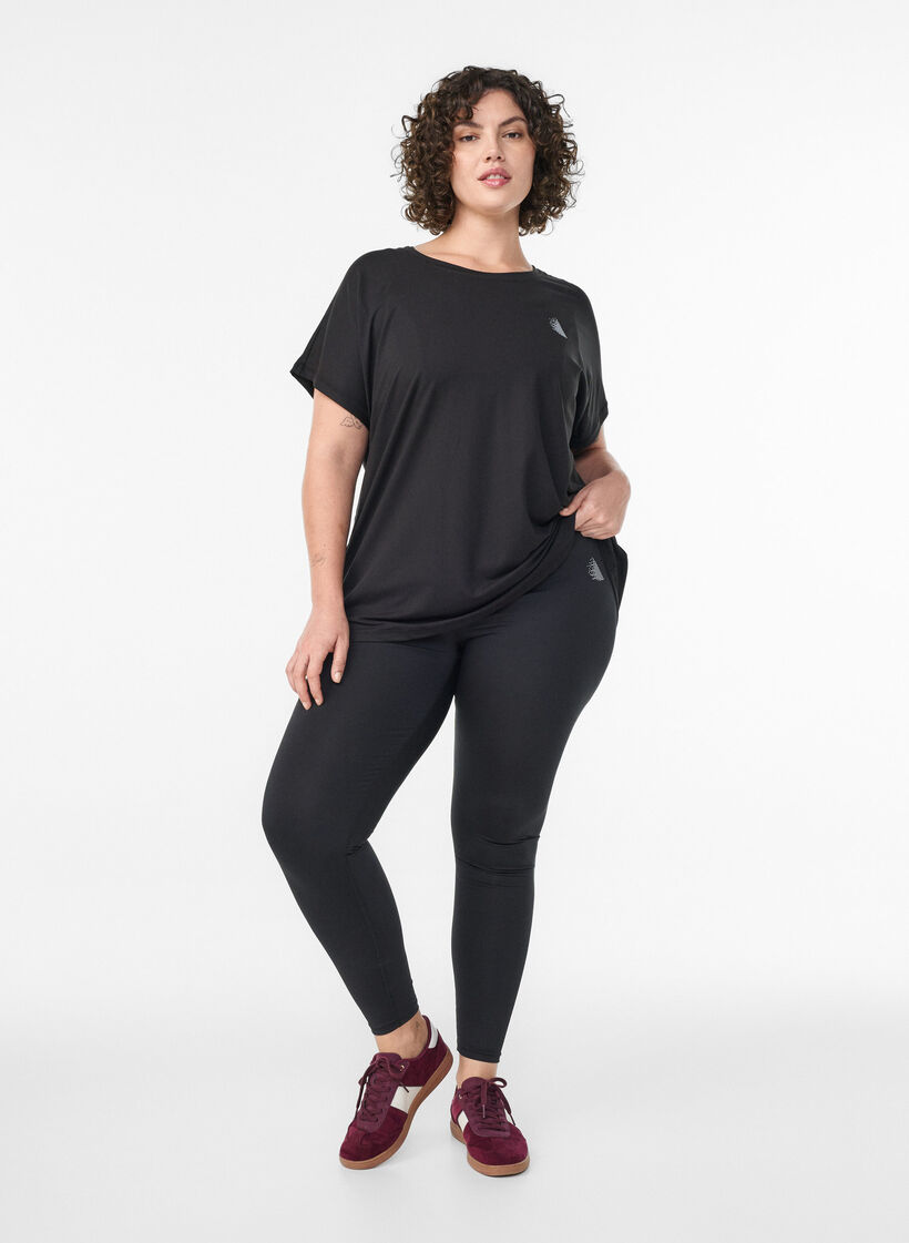 Lyhytlahkeiset perus treenileggingsit, Musta, Model