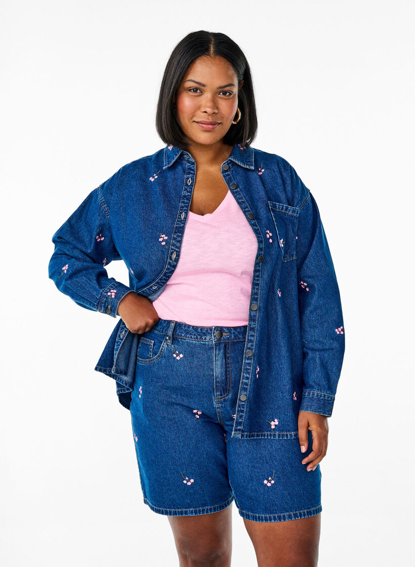 Kirjailut denimshortsit, Sininen, Model image number 0