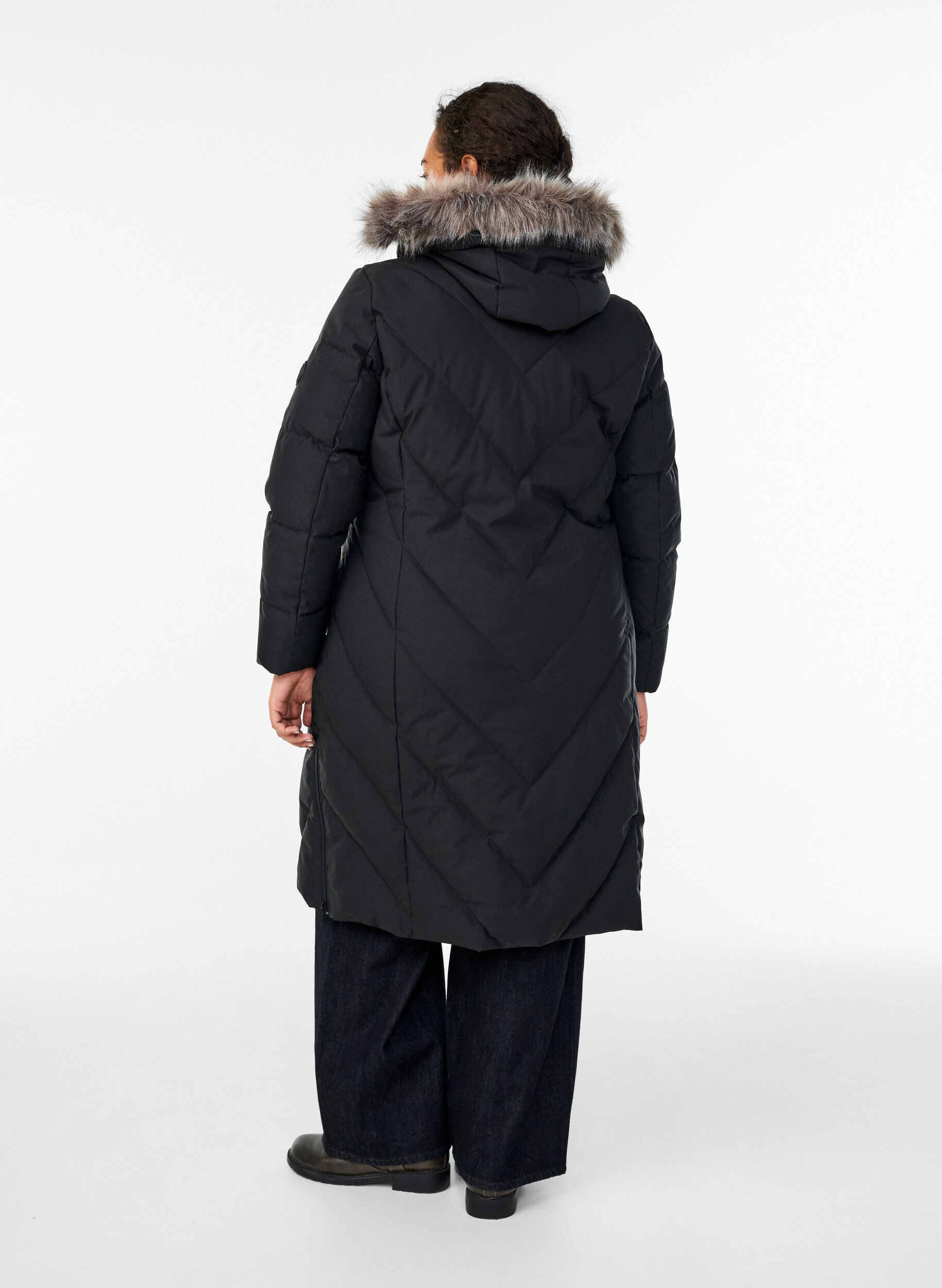 ZizziPitk&auml; talvitakki koukku-kiinnityksill&auml; ja tekoturkiskauluksella, Musta, Model image number 2