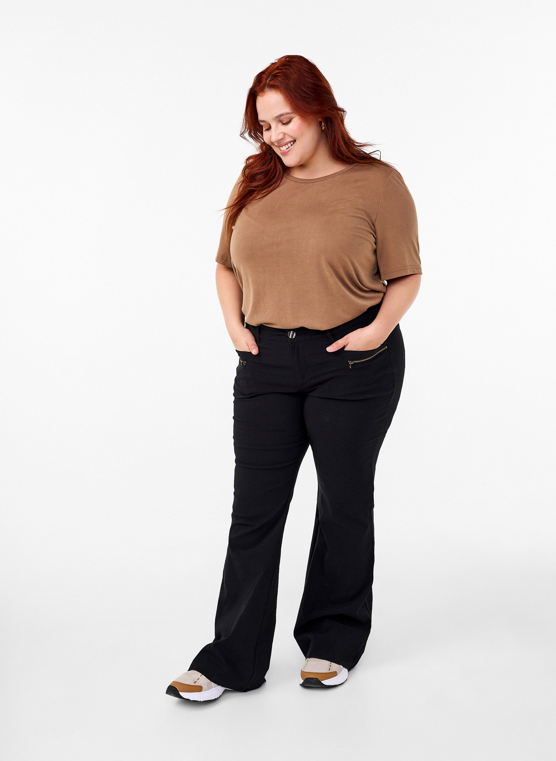 Zizzi T-paita Tencel &trade;-modaalista. Paidassa on py&ouml;re&auml; kaula-aukko., Ruskea, Model image number 1