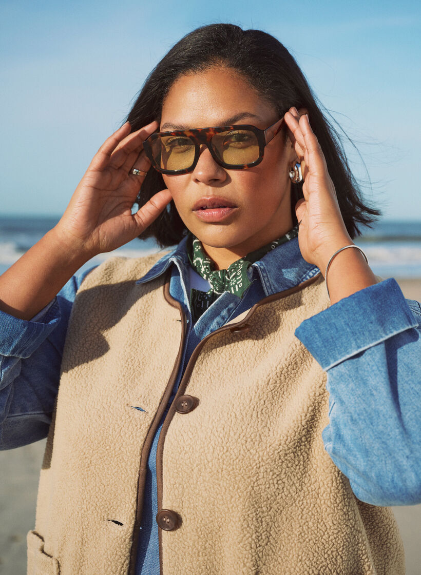 Teddykankainen liivi kontrastireunuksilla, Beige, Image image number 0