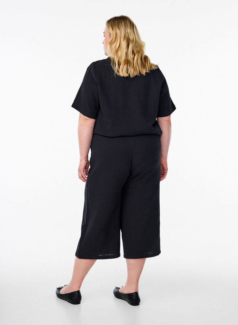 Culotte-housut, joissa on korkea vy&ouml;t&auml;r&ouml;, Musta, Model image number 1