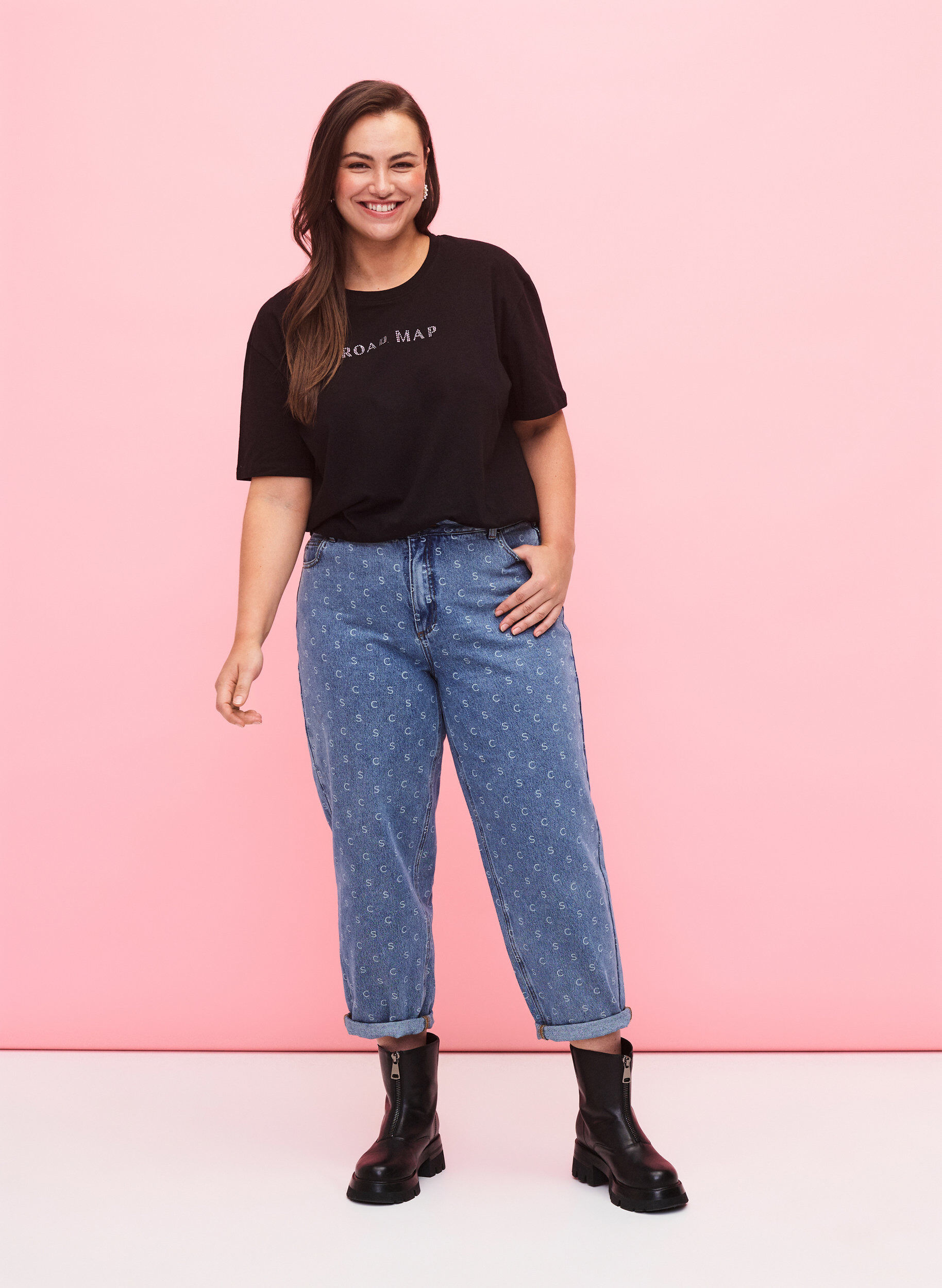 Zizzi Luomupuuvillasta valmistettu t-paita, jossa on koristeellisia kivi&auml;, Black, Model image number 2