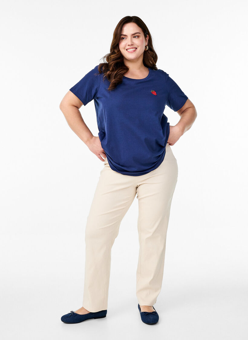 Mansikkakirjailulla varustettu T-paita, Naval A. W. Berry, Model image number 2