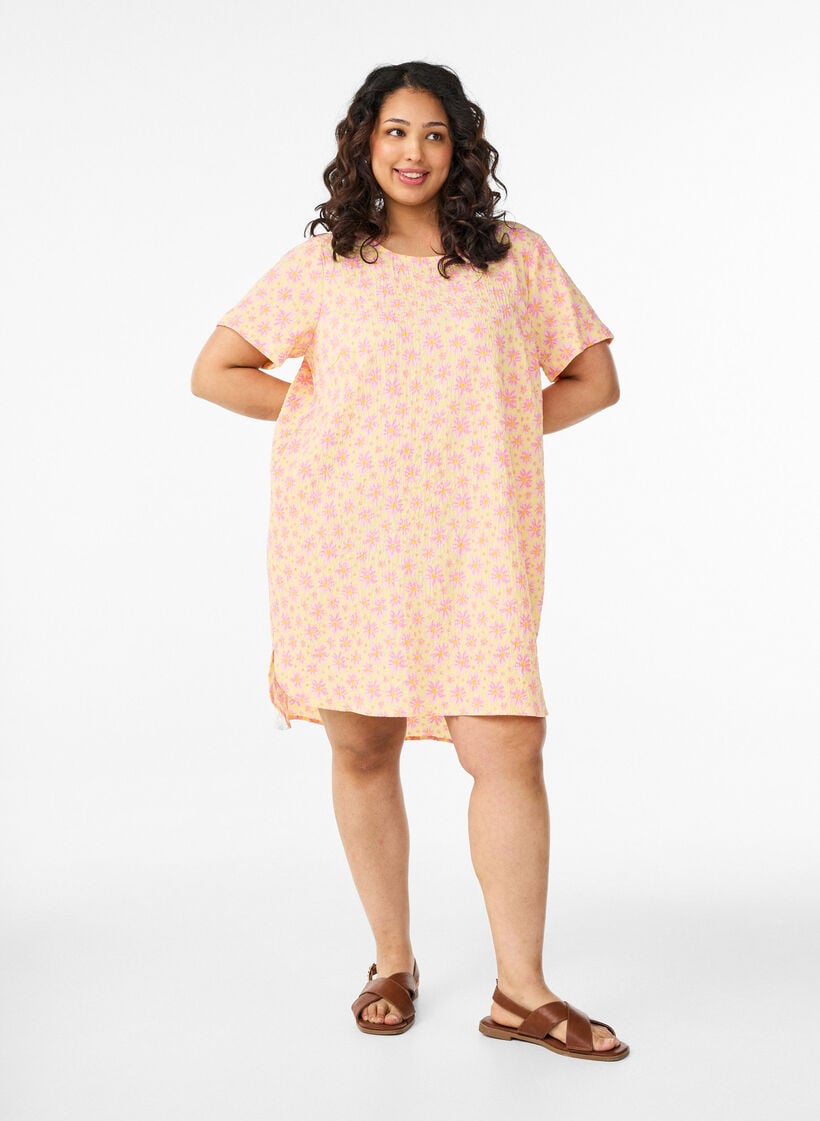 Lyhyt mekko, jossa on ryppyinen pinta ja lyhyet hihat, Keltainen, Model image number 1