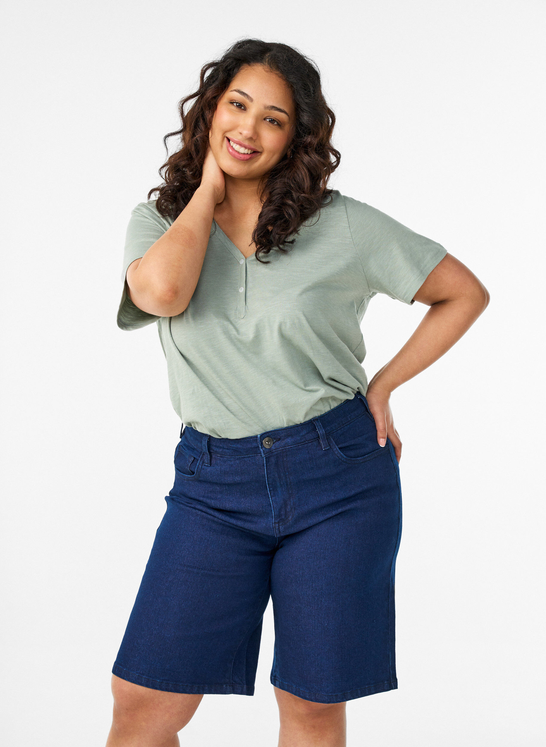 Zizzi Rento denimshortsit korkealla vy&ouml;t&auml;r&ouml;ll&auml;, Sininen, Model image number 0