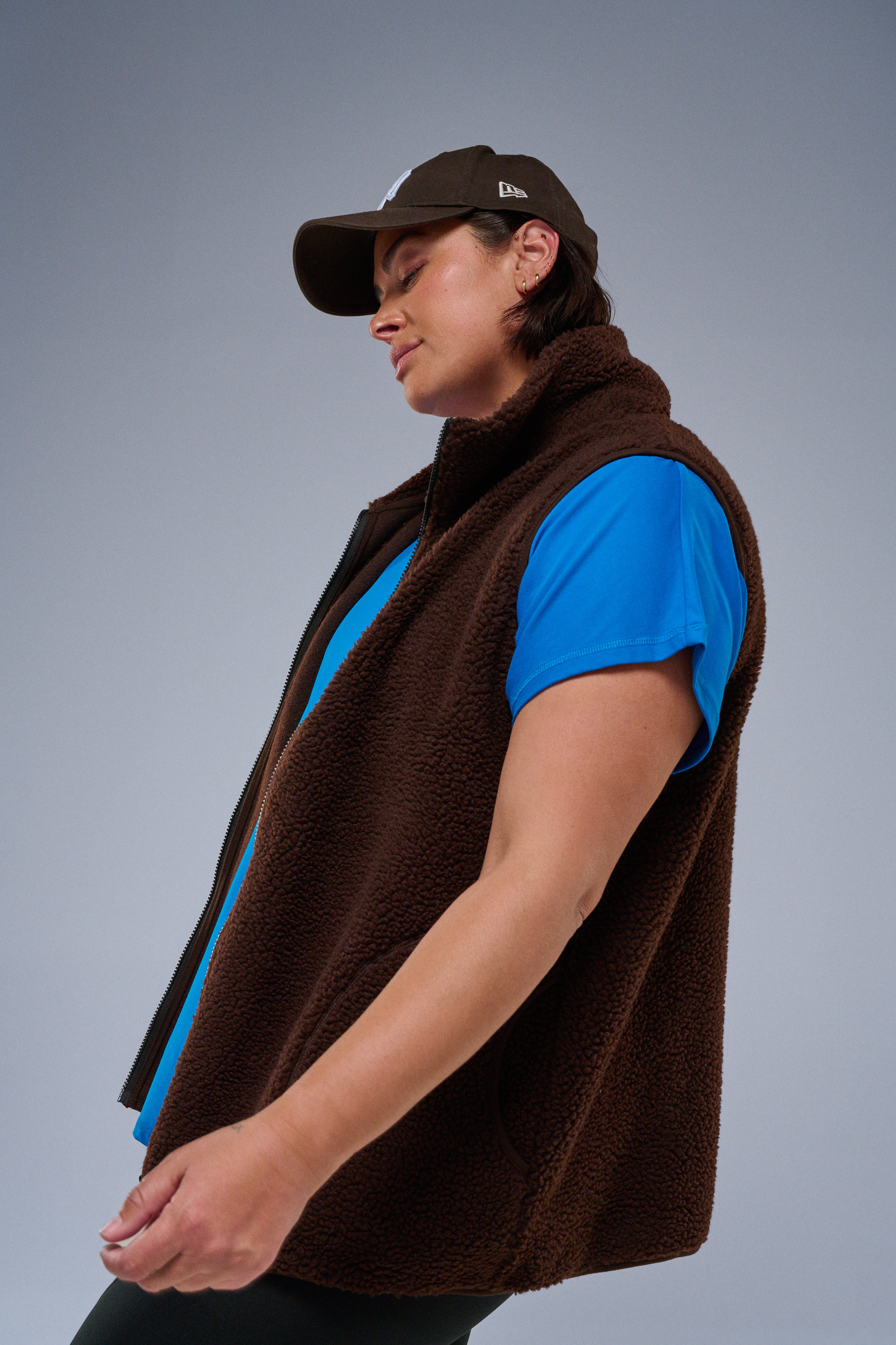 Zizzi Ruskea liivi vetoketjulla, , Model