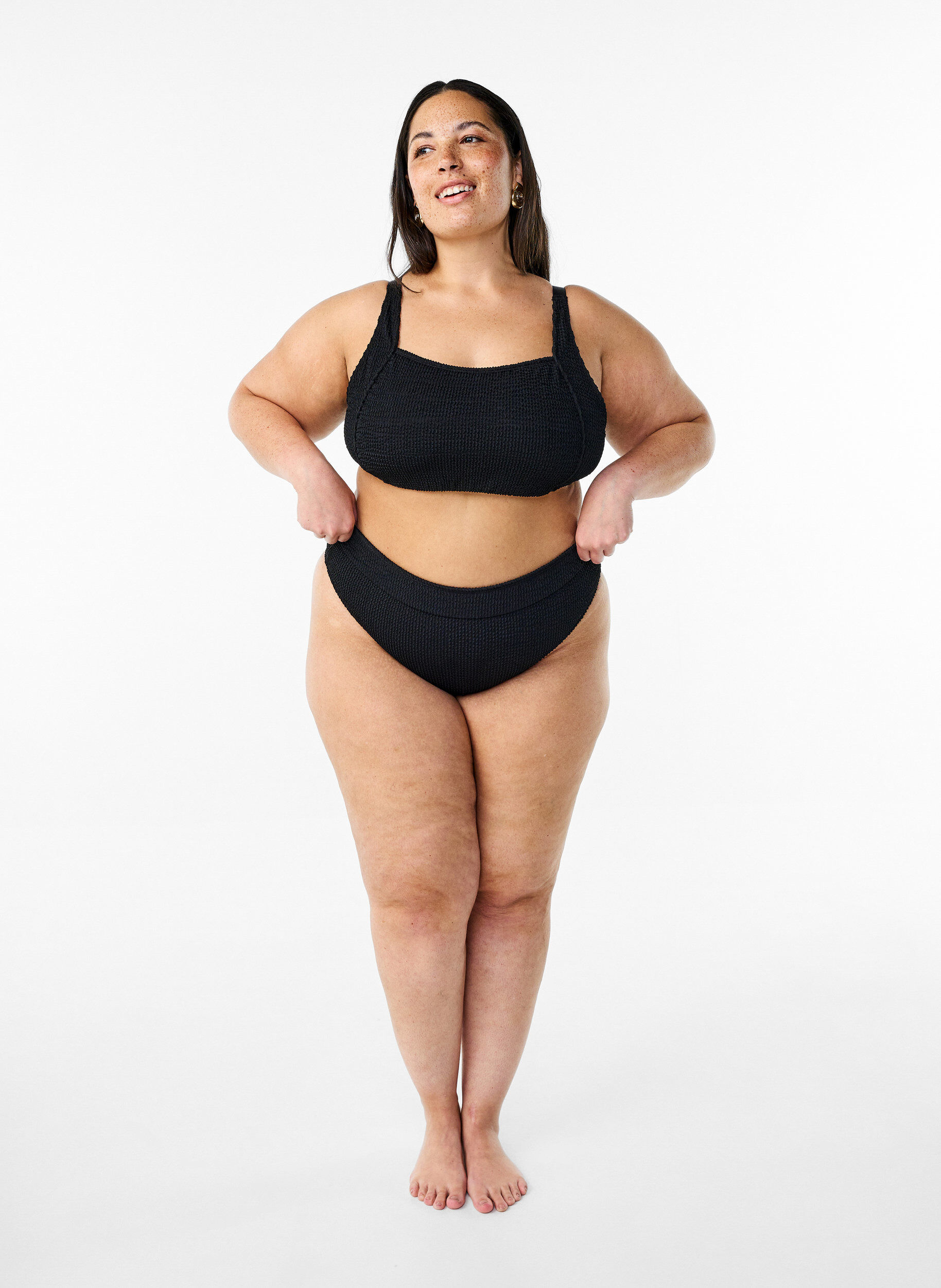 Zizzi Brasiliantyyliset bikinialushousut kreppikankaasta, Musta, Model image number 1