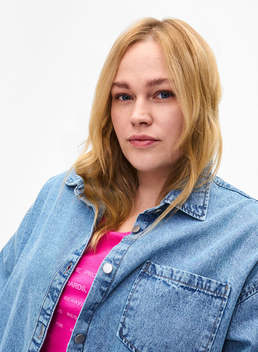 Väljä farkkupaita, jossa on rintatasku, Light blue denim, Model image number 2