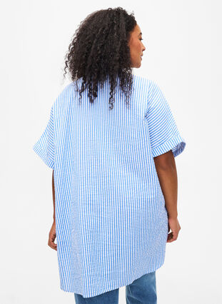 Raidallinen paita, jossa on rintataskut, Light Blue Stripe , Model image number 1