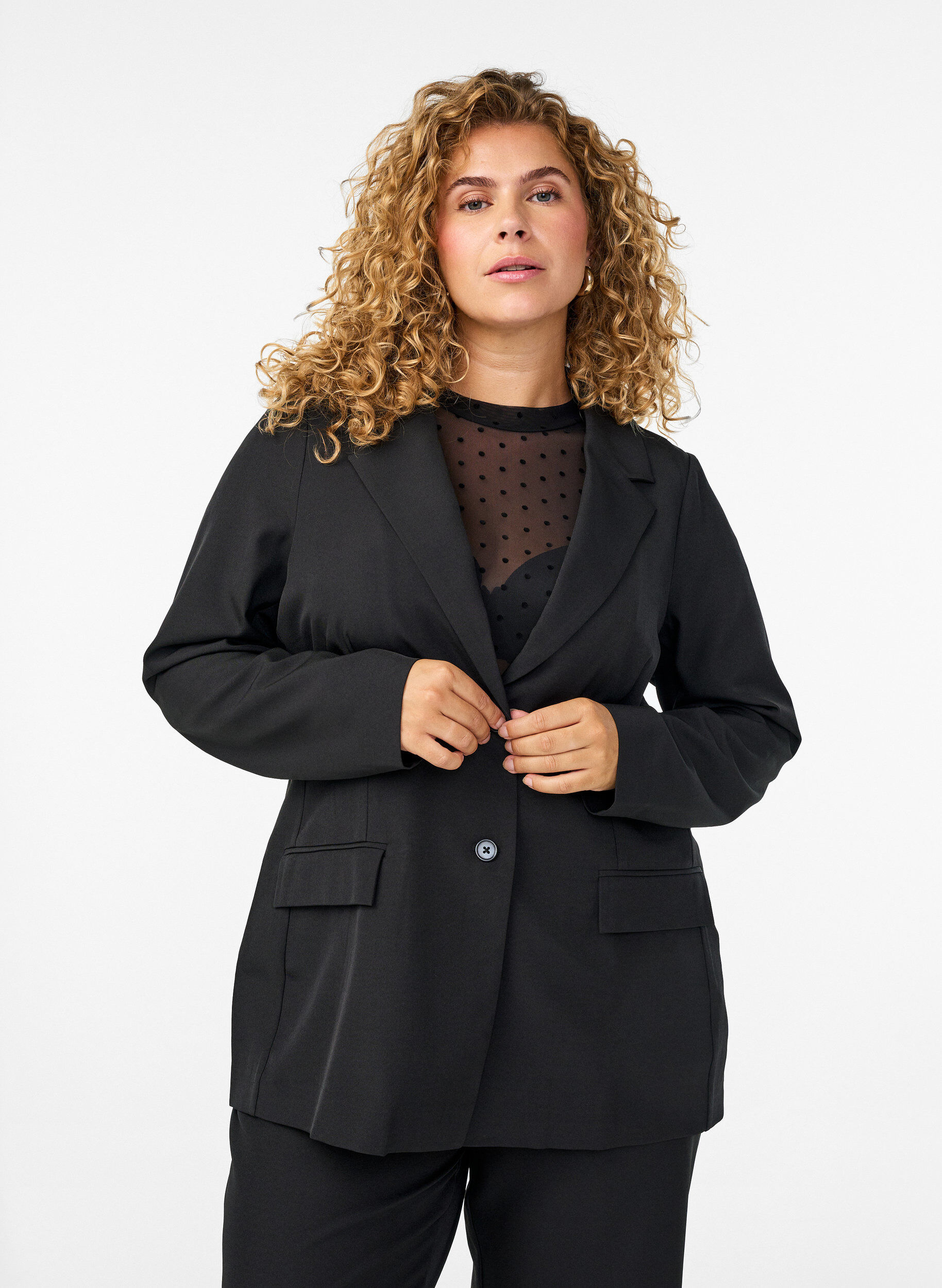 Bleiseri taskuilla ja halkioilla, Musta, Model