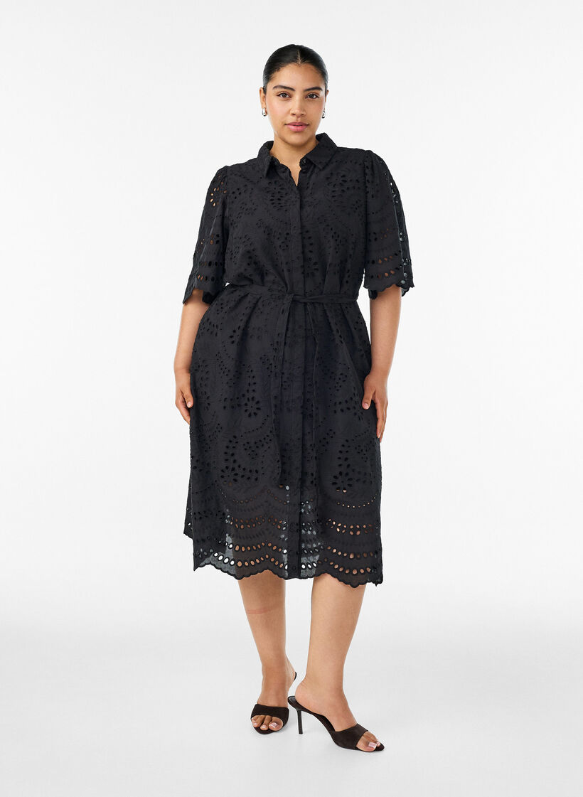 Paitamekko brodeerattua broderie anglaise -kangasta vy&ouml;ll&auml;, Musta, Model image number 1