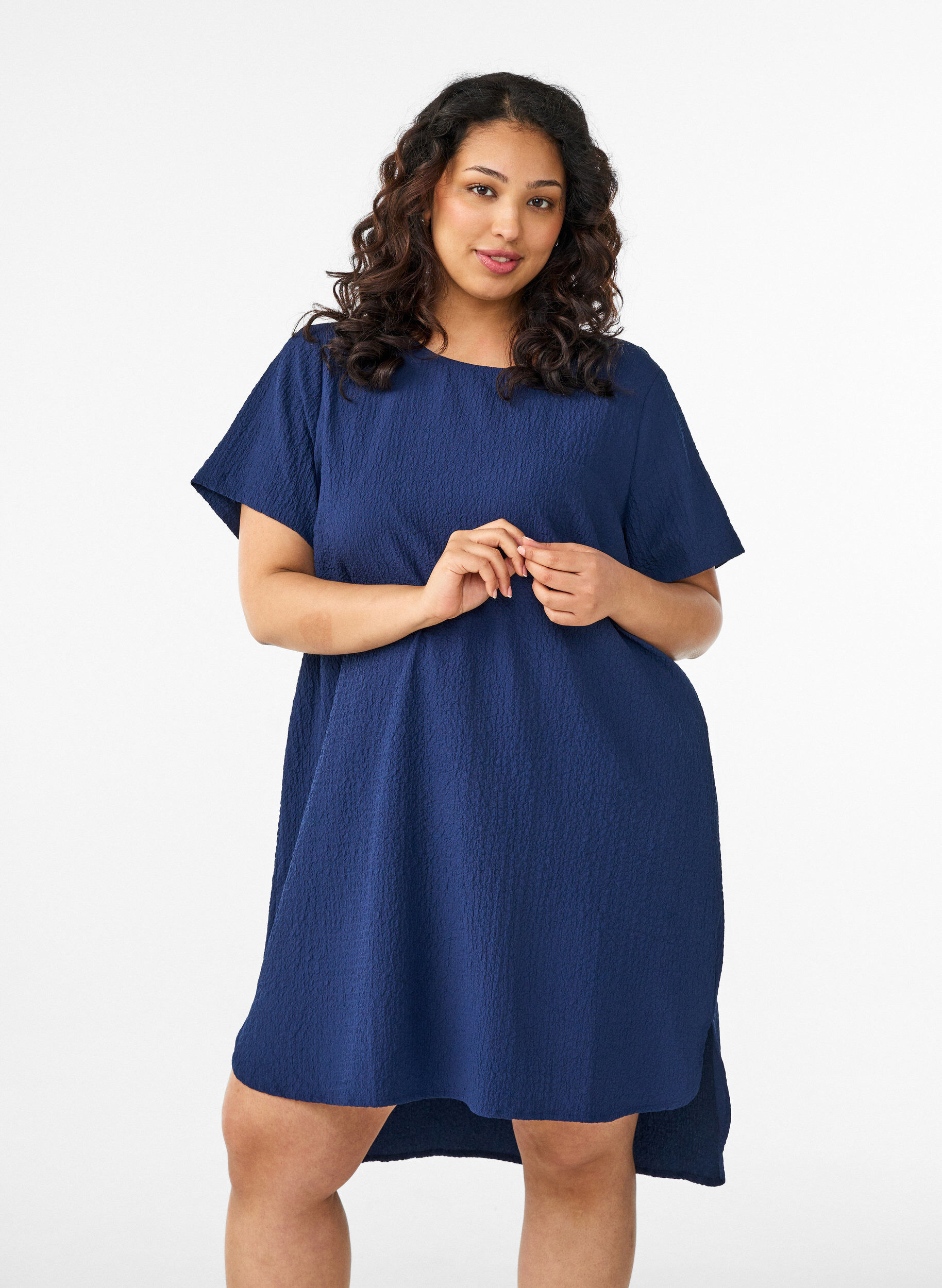 ZizziLyhyt mekko, jossa on ryppyinen pinta ja lyhyet hihat, Sininen, Model image number 0