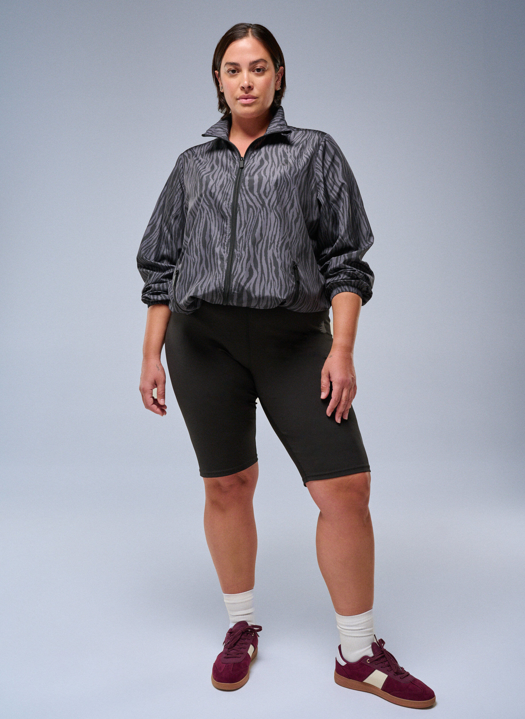 Zizzi Pitk&auml;t ja tyk&ouml;istuvat treenishortsit , Musta, Image image number 0