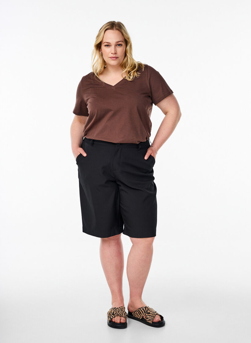 Puuvillasta valmistettu T-paita V-pääntiellä., Ruskea, Model image number 1