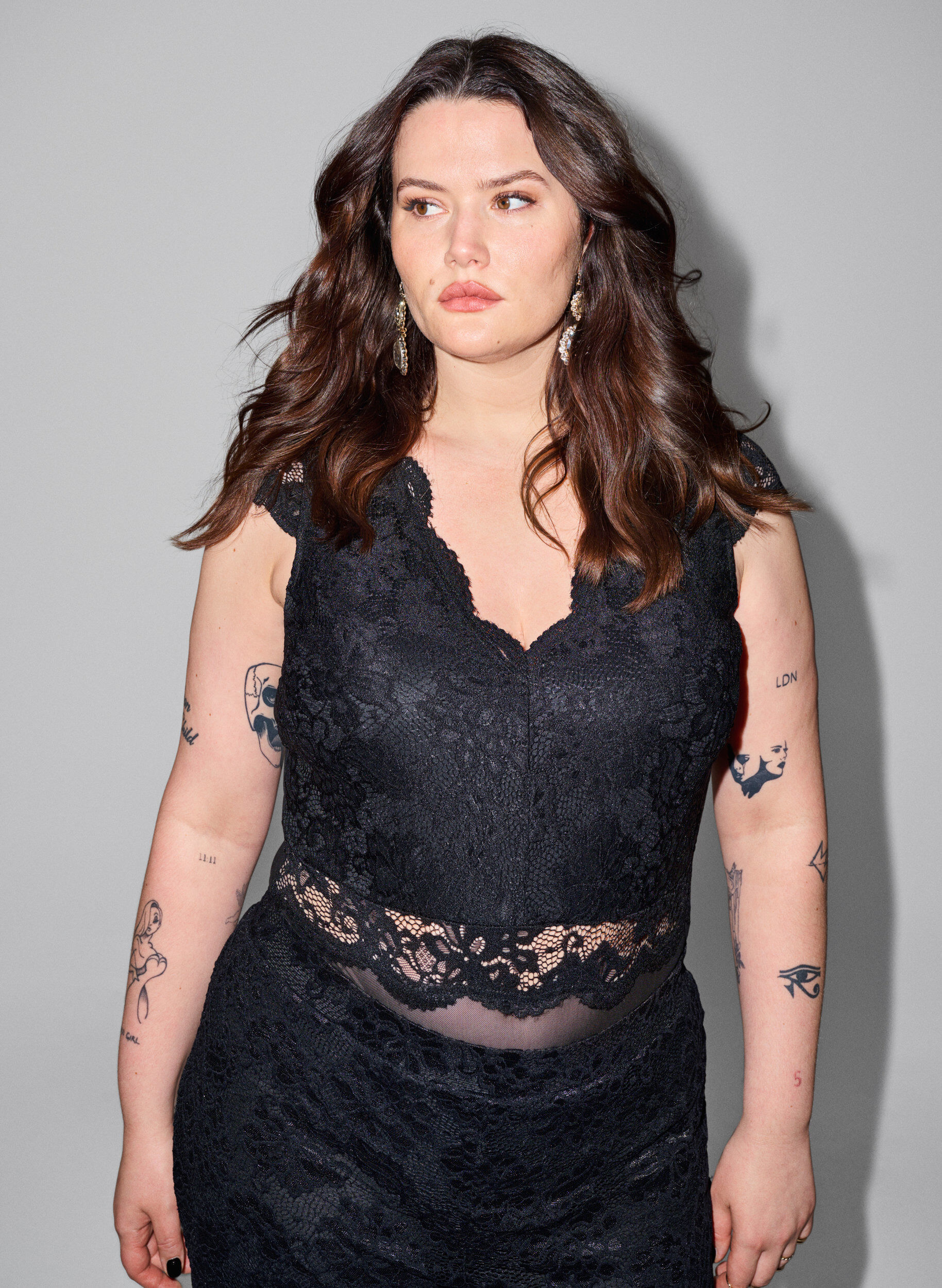 Zizzi Body koristeellisella pitsill&auml; ja v-kauluksella, Black, Image image number 0