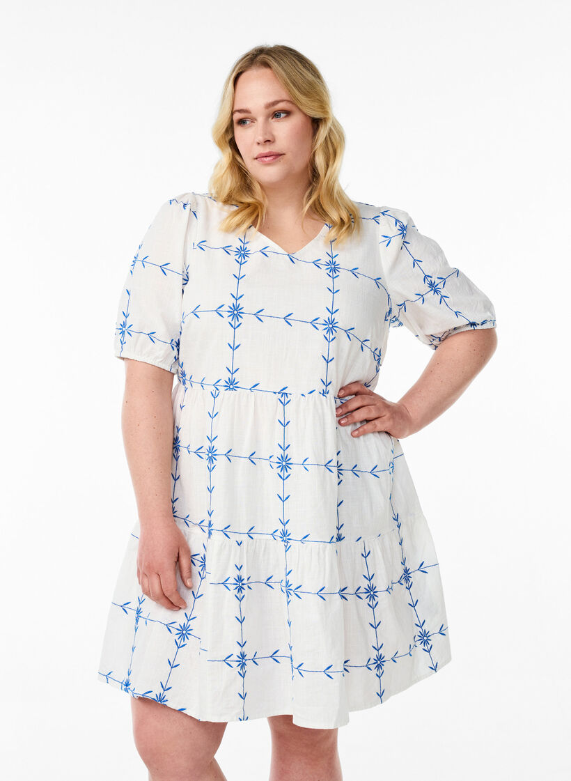 Lyhyt kirjailtu mekko, jossa on V-pääntie, Valkoinen, Model image number 0