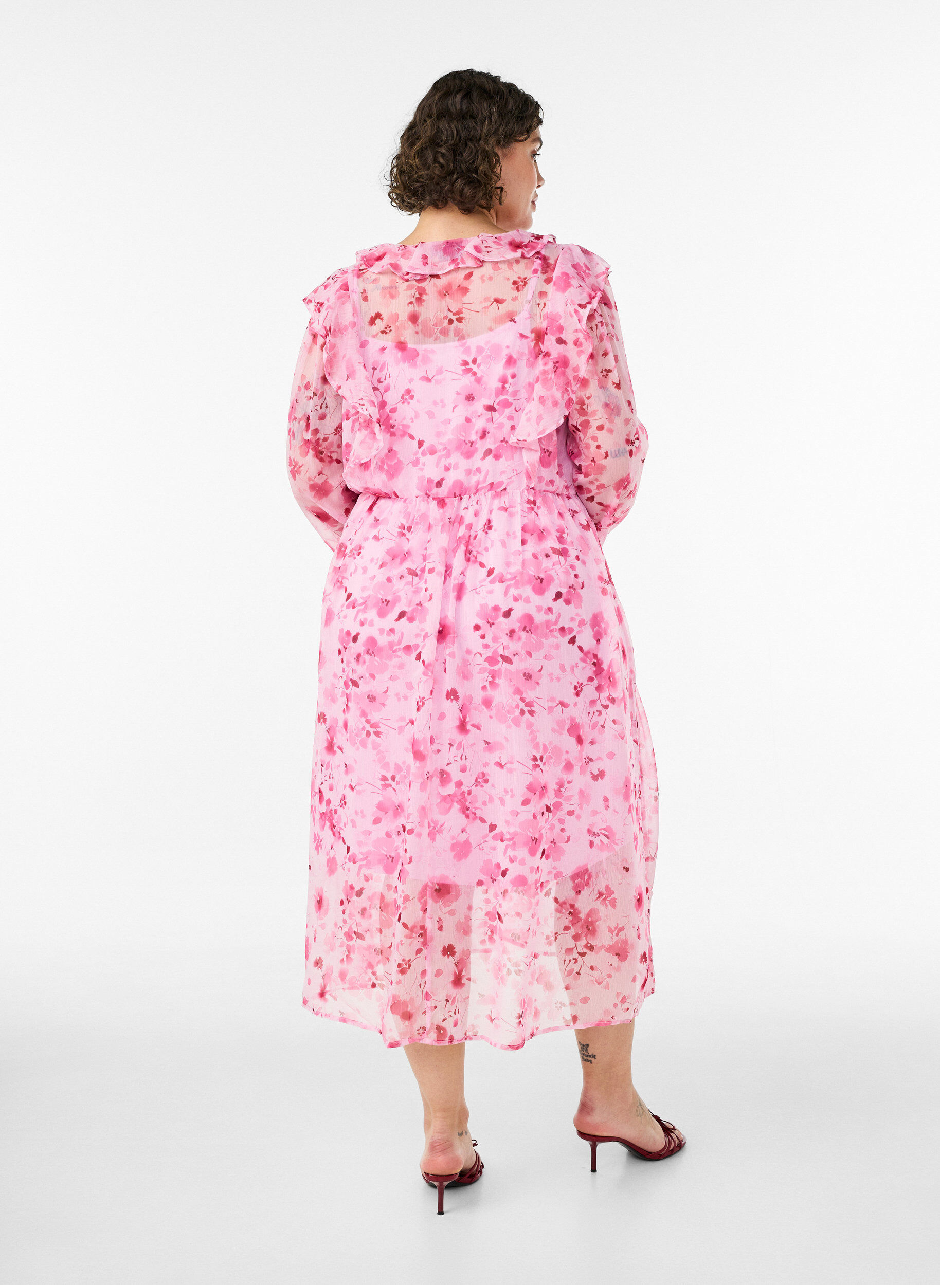 ZizziKukallinen sifonkimekko r&ouml;yhel&ouml;ill&auml; ja pitkill&auml; hihoilla, Vaaleanpunainen, Model image number 1