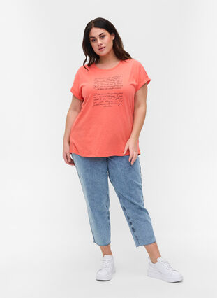 Ekologisesta puuvillasta valmistettu t-paita painatuksella, Living Coral Text, Model image number 2