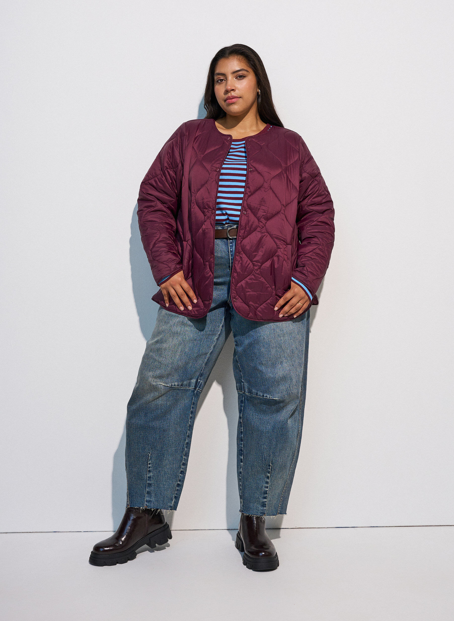 ZizziTikkitakki painonapeilla ja py&ouml;re&auml;ll&auml; p&auml;&auml;ntiell&auml;, Tumma Bordeaux, Model image number 1