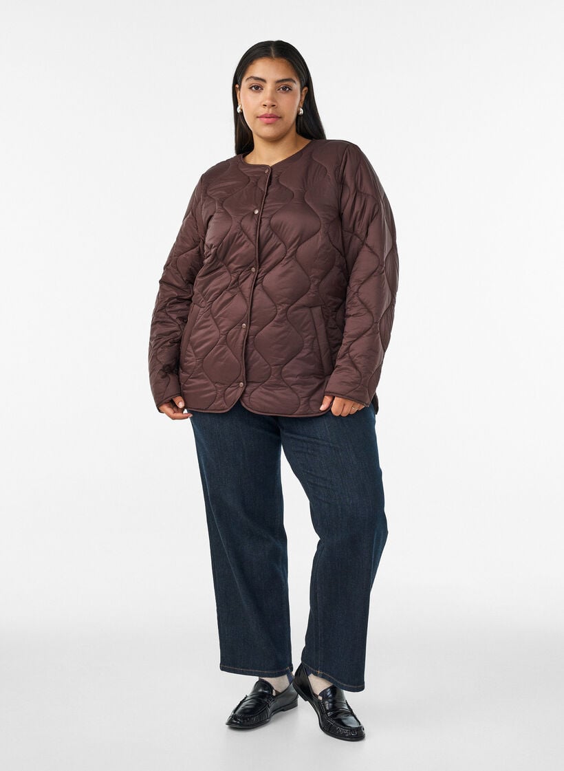 Tikkitakki painonapeilla ja py&ouml;re&auml;ll&auml; p&auml;&auml;ntiell&auml;, Ruskea, Model image number 1