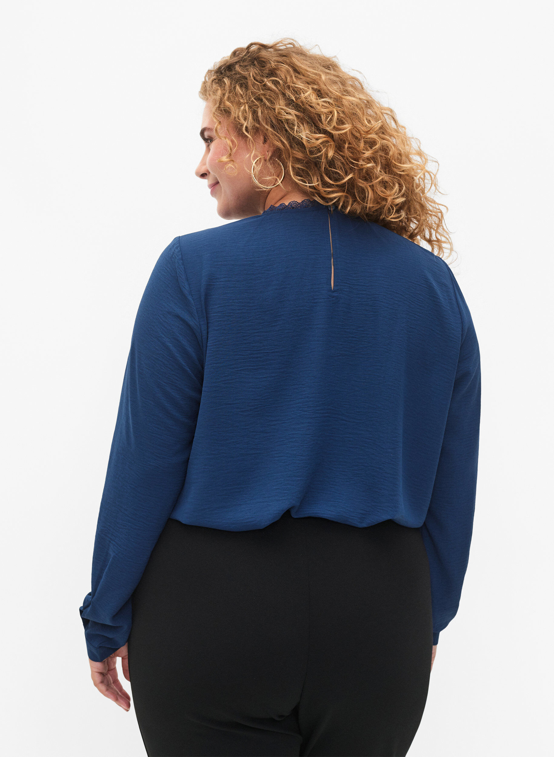 Zizzi Pitk&auml;hihainen pusero, jossa on pitsinen yksityiskohta, Titan, Model image number 1