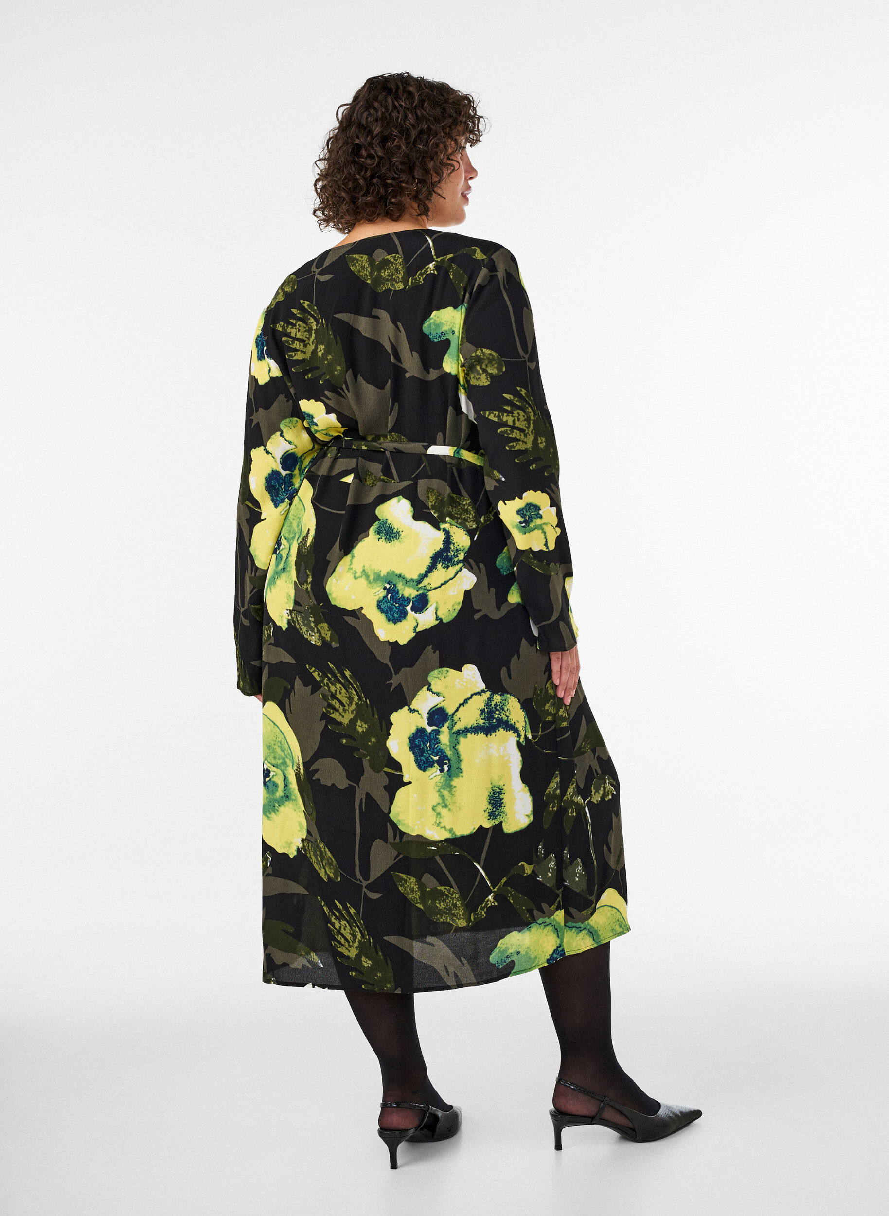 ZizziKukkakuvioitu kietaisumekko viskoosista ja solmittavalla vy&ouml;ll&auml;, Musta, Model image number 1