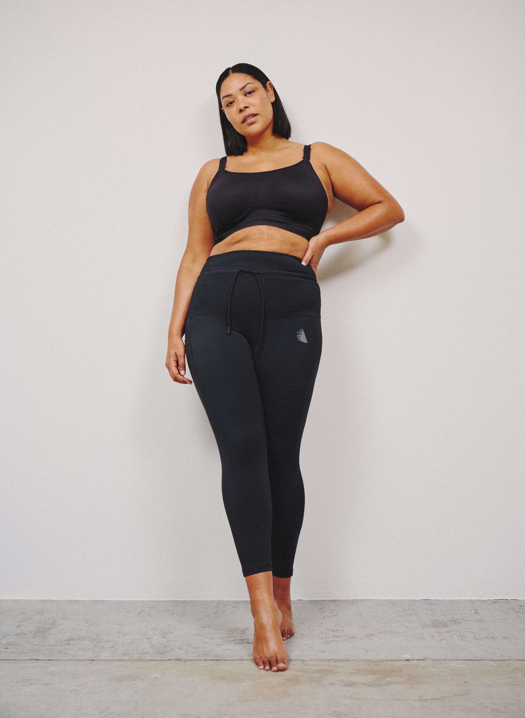 ZizziKorkeavy&ouml;t&auml;r&ouml;iset 7/8 treenitrikoot taskulla, Musta, Image image number 0