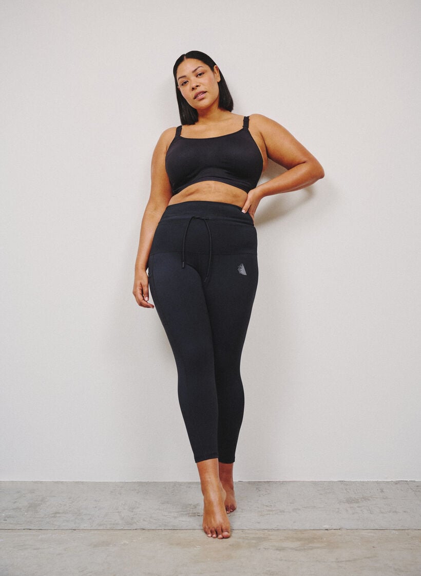 Korkeavy&ouml;t&auml;r&ouml;iset 7/8 treenitrikoot taskulla, Musta, Image image number 0