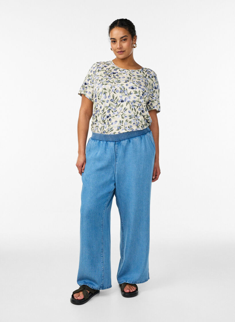 T-paita kukkakuviolla, Vanilja, Model image number 1