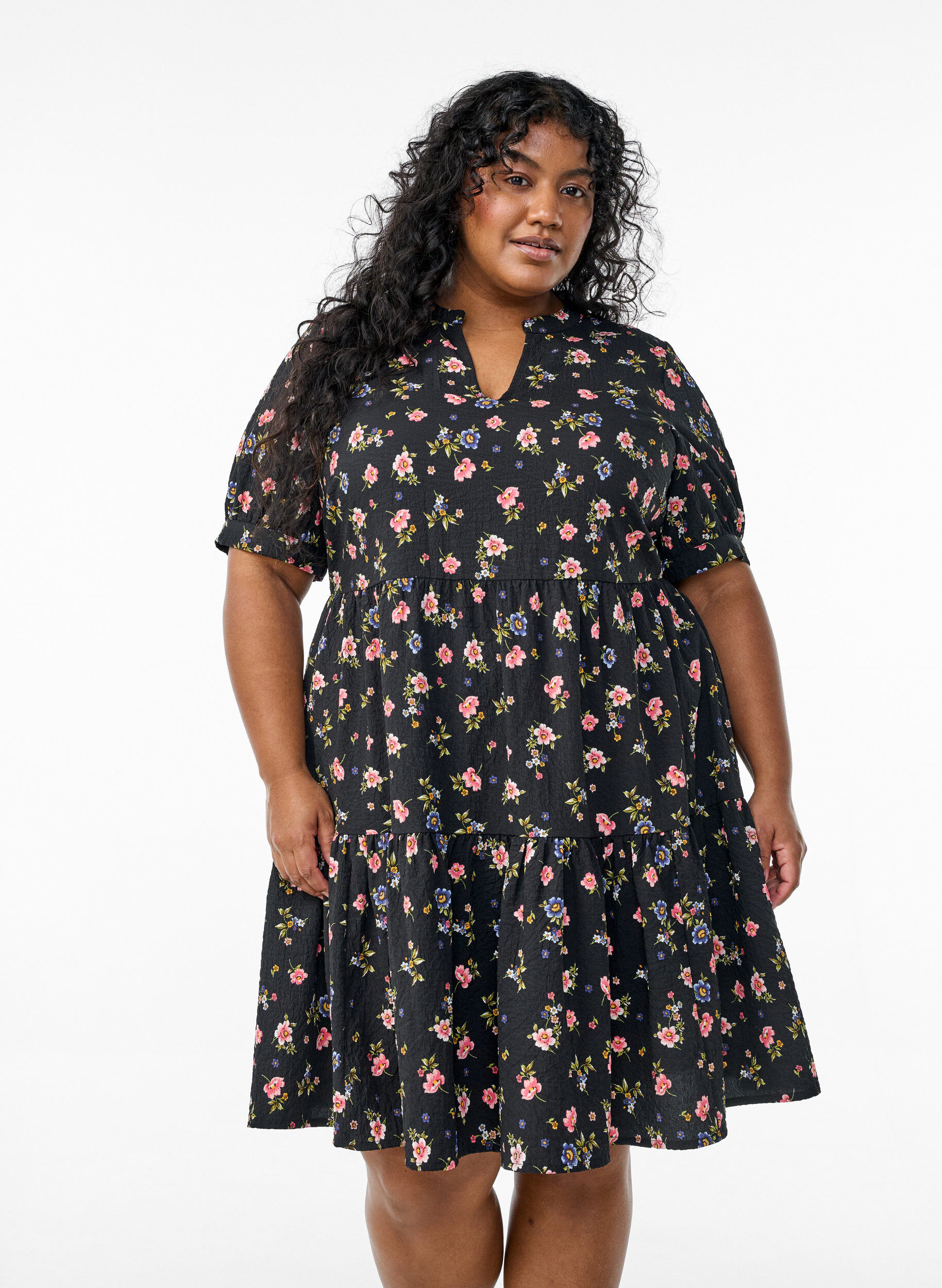 Lyhyt A-linjainen mekko, Musta, Model