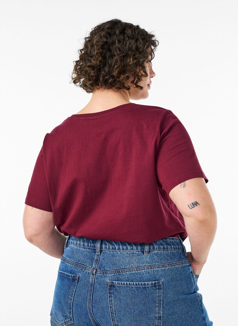 T-paita luomupuuvillasta urheilullisella tekstiprintill&auml;, Punainen, Model image number 2