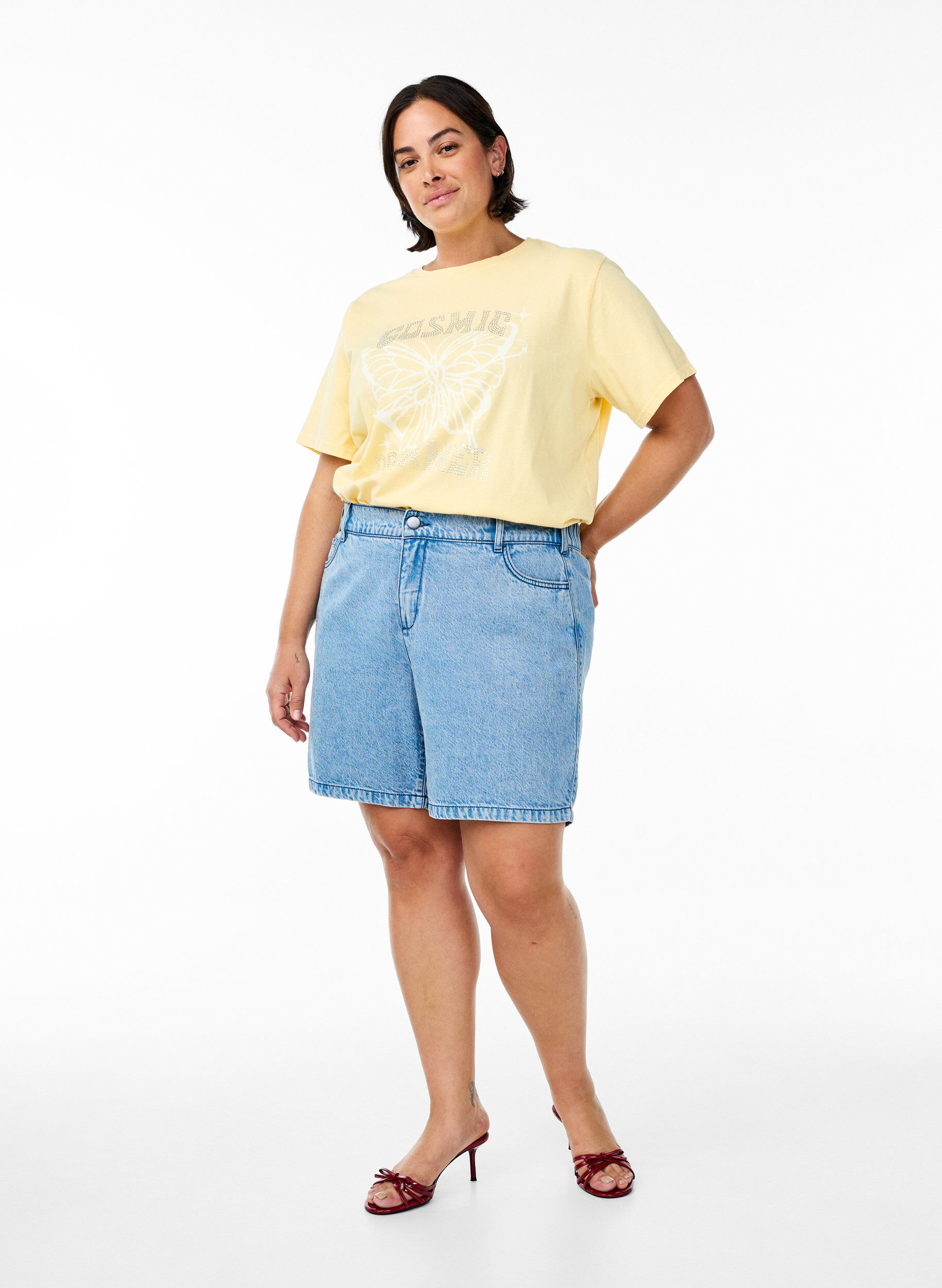 Zizzi Luomupuuvillainen T-paita strassikivill&auml; ja perhoskuviolla, Beige, Model image number 1