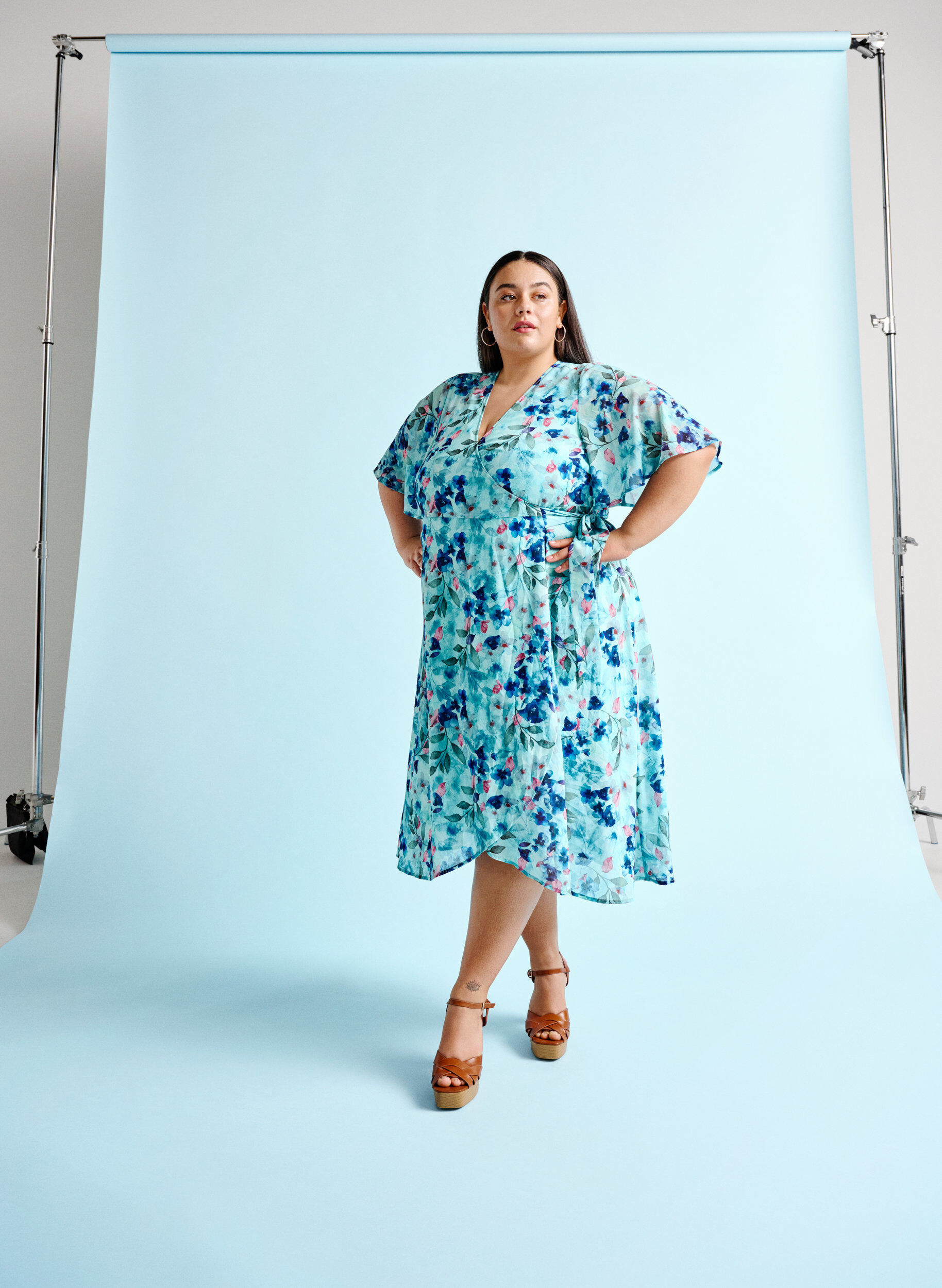 Zizzi Lyhythihainen kietaisumekko kukkakuosilla, Trellis AOP, Image image number 0